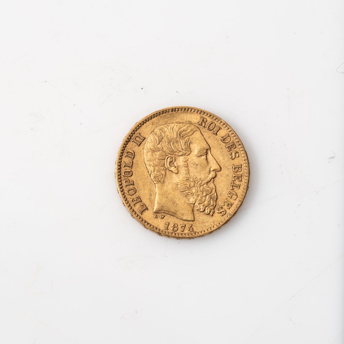 Null Une pièce en or de 20 Francs Léopold II Roi des Belges (1874).

Poids : 6,4&hellip;