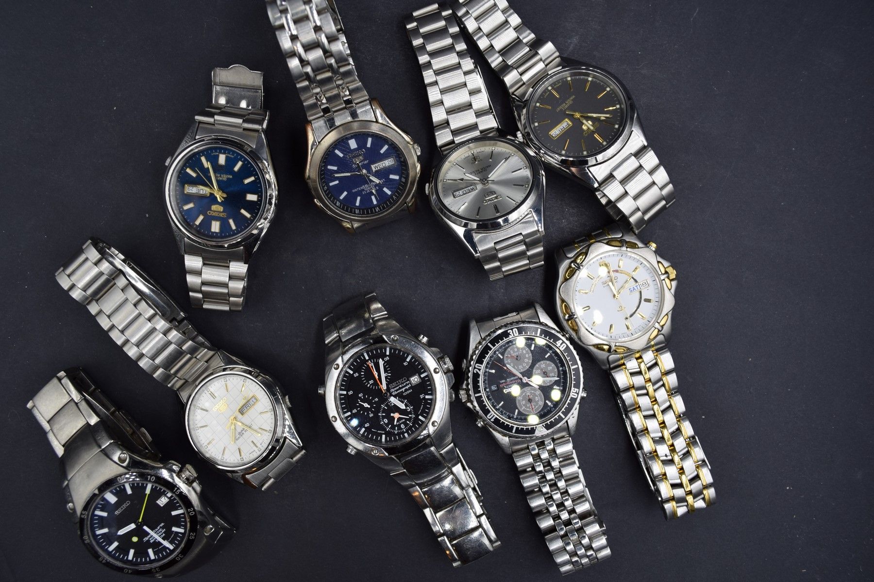 Null SEIKO
Lot of 9 br elet watches for men. 
Sold as is.