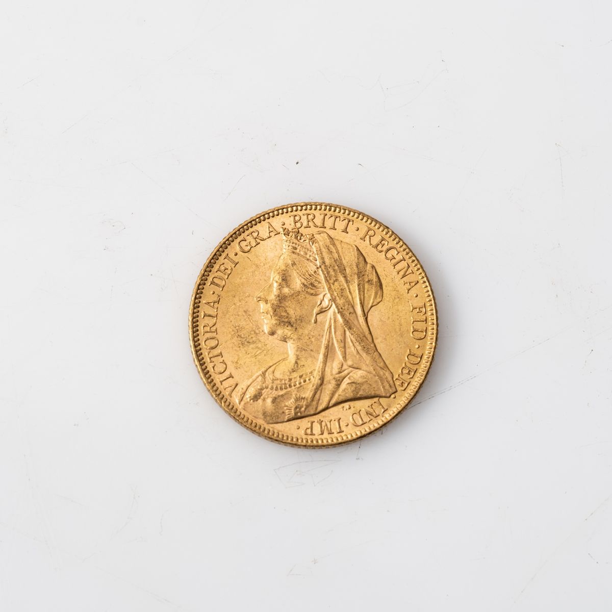 Null Une pièce en or d'1 Souverain Victoria tête vieille (1899).

Poids : 7,98 g&hellip;