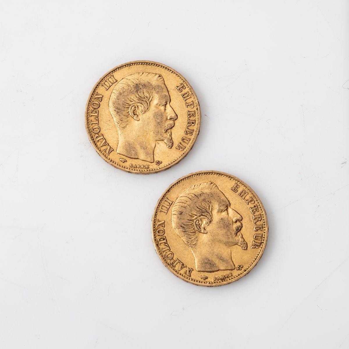 Null Deux pièces en or de 20 Francs Napoléon III tête nue (1857, A x 2).

Poids &hellip;