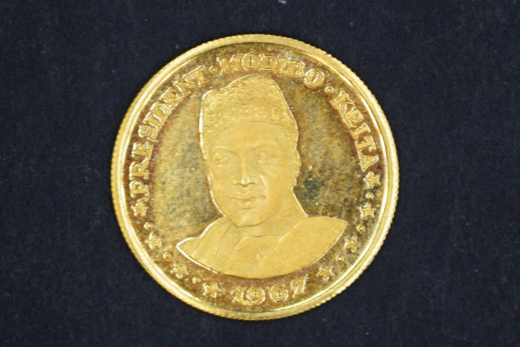 Null République du Mali
Pièce commémorative en or (900/1000°) de 10 francs, à l'&hellip;
