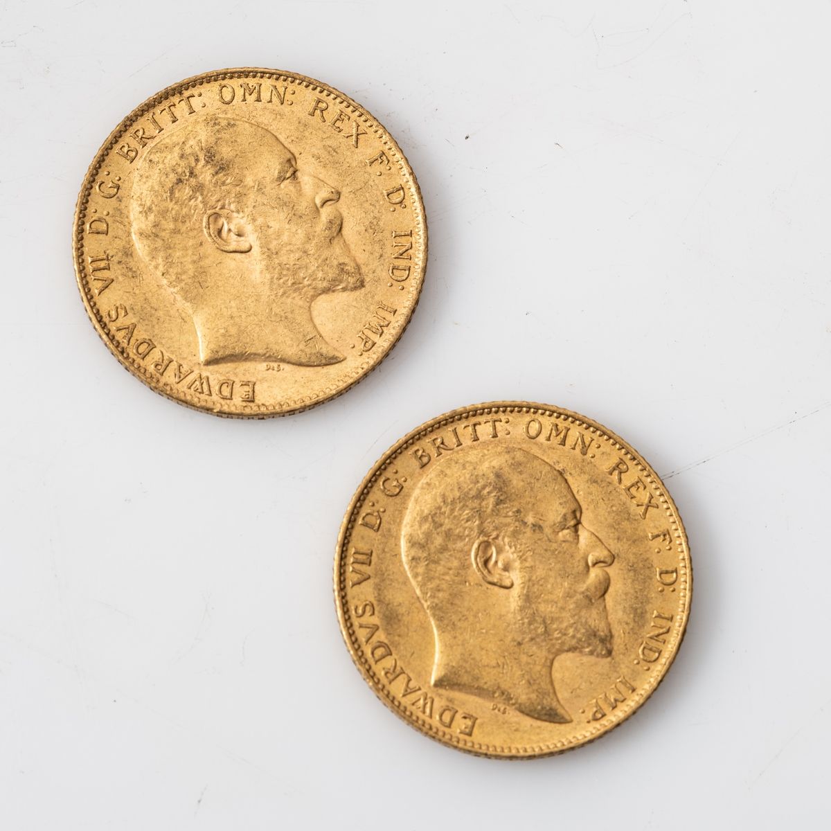 Null Deux pièces en or d'1 Souverain Edouard VII (1902 x 2).

Poids : 15,96 g.