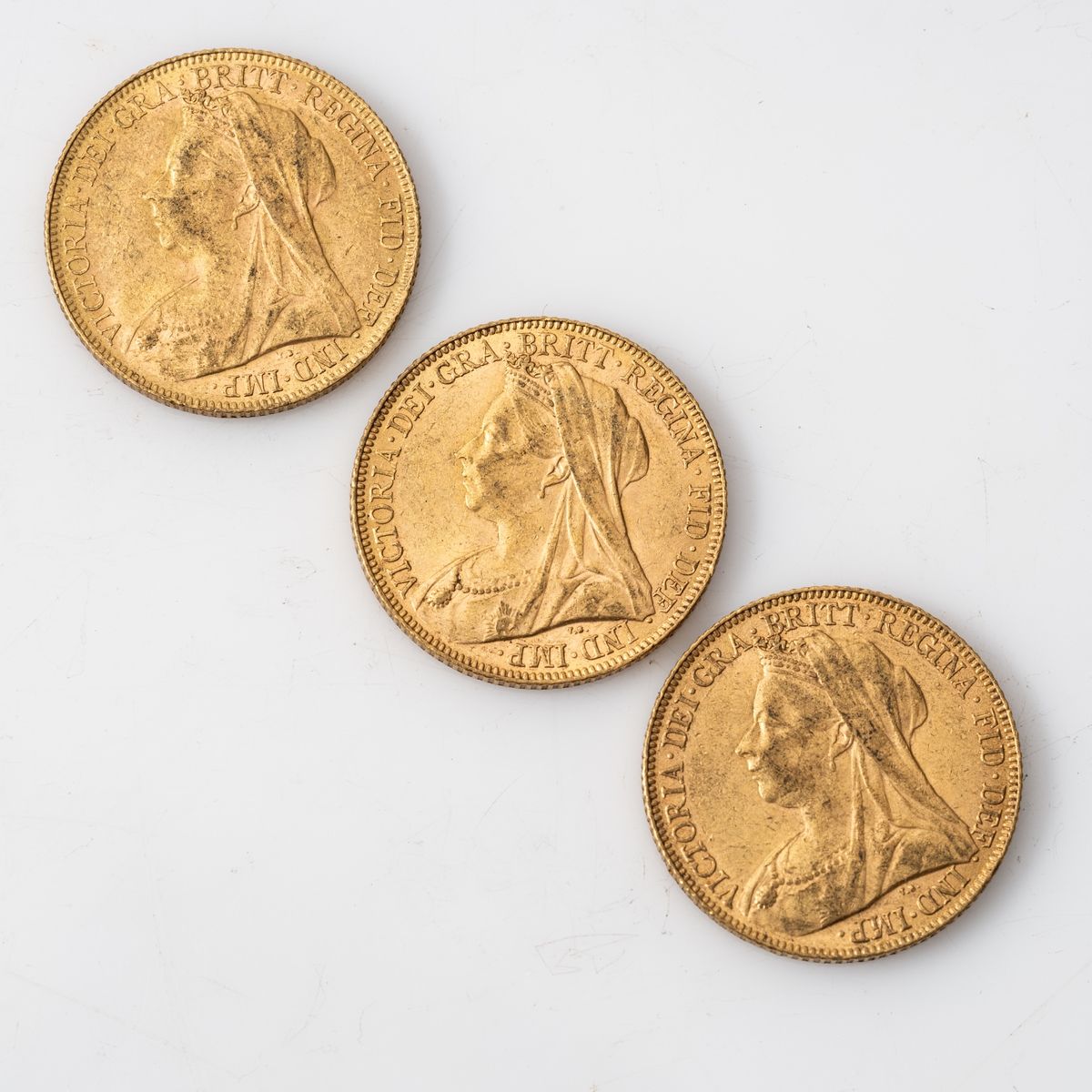 Null Trois pièces en or d'1 Souverain Victoria tête vieille (1900 x 3).

Poids :&hellip;