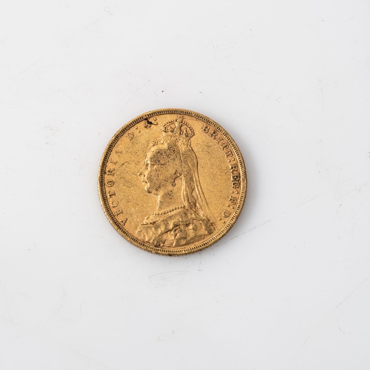 Null Une pièce en or d'1 Souverain Victoria tête vieille (1891).

Poids : 7,98 g&hellip;