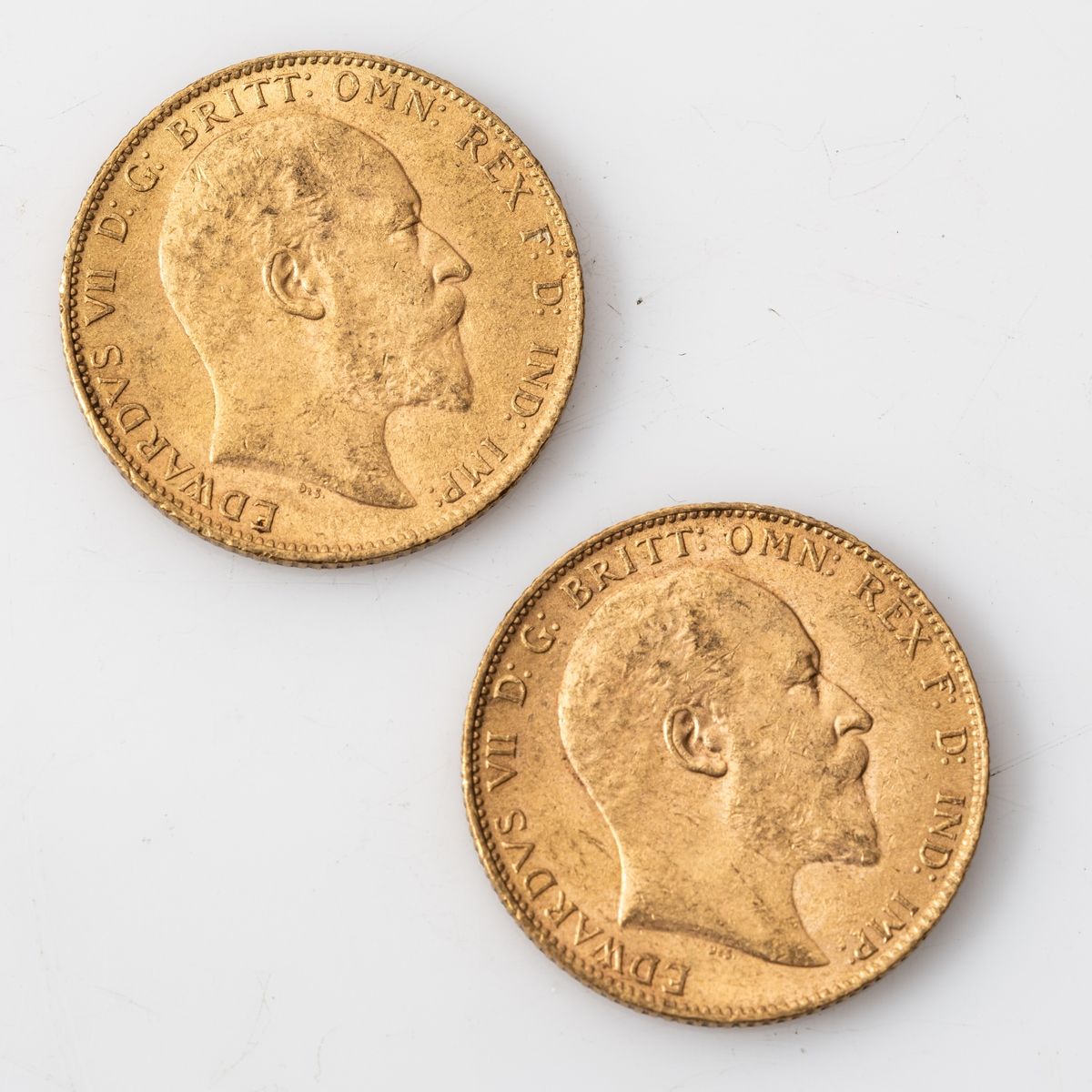 Null Deux pièces en or d'1 Souverain Edouard VII (1904 x 2).

Poids : 15,96 g.