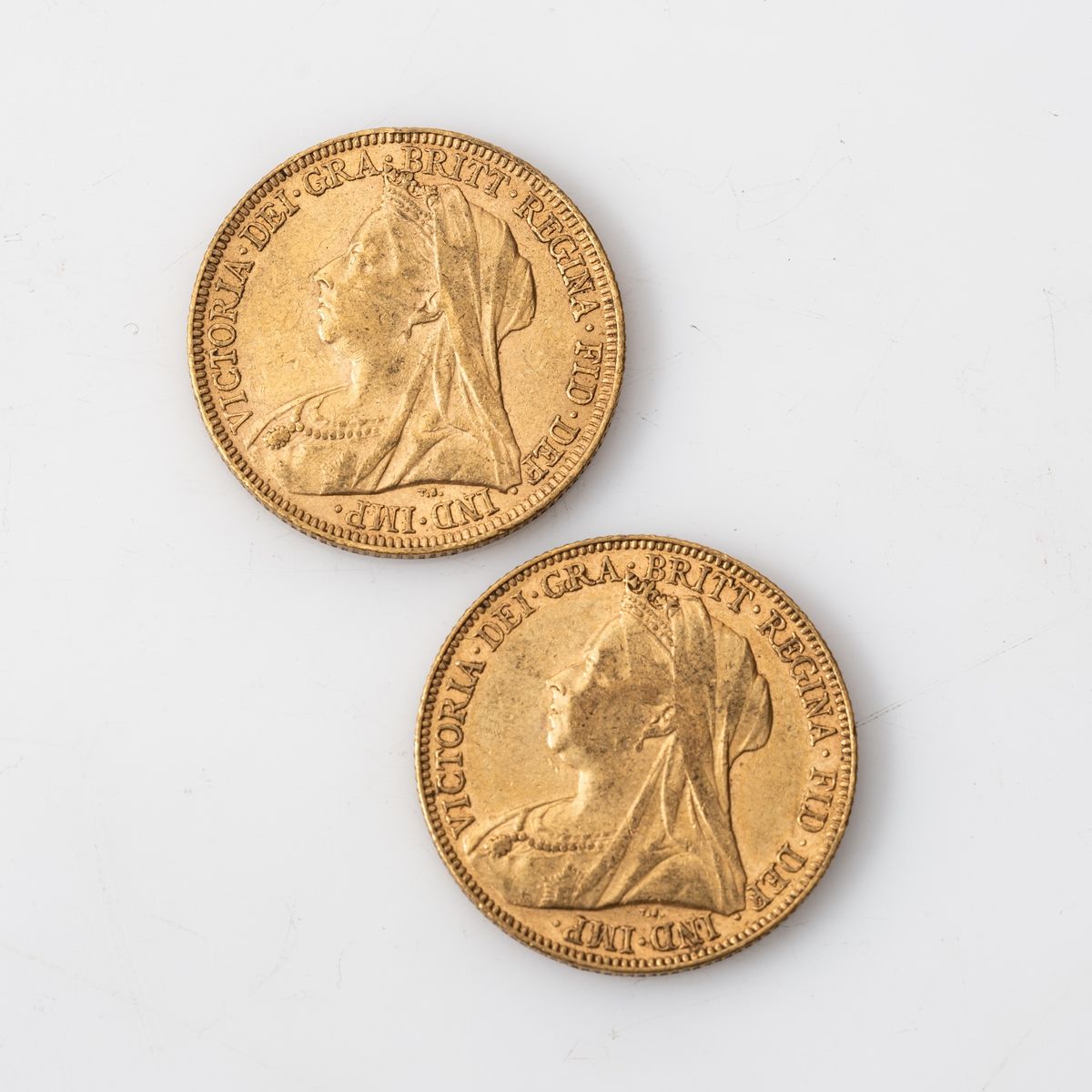 Null Deux pièces en or d'1 Souverain Victoria tête vieille (1898 x 2).

Poids : &hellip;