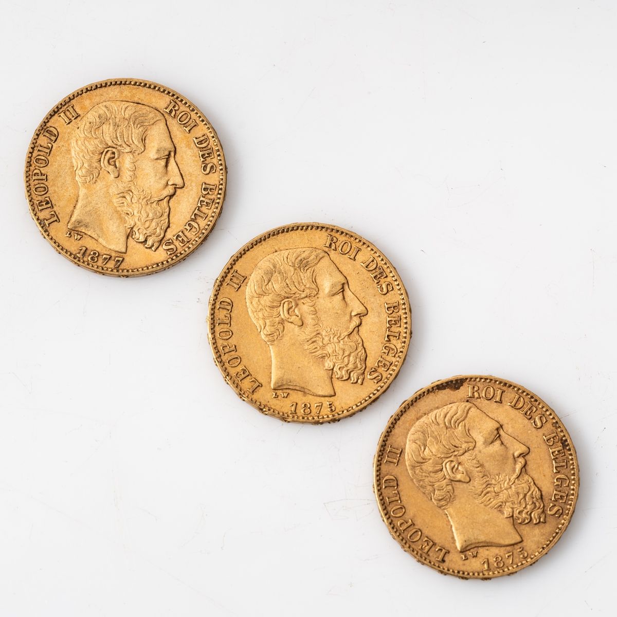 Null Trois pièces en or de 20 francs belges Léopold II ( 2 x 1875 ; 1 x 1877). 
&hellip;