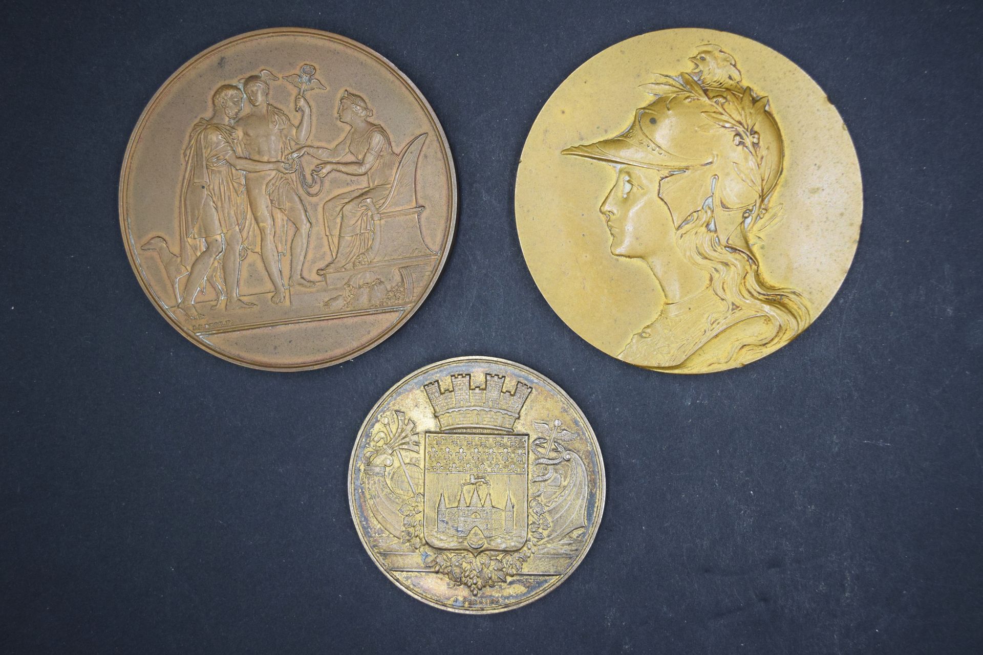 Null Lot de médailles en bronze : 
- A. GERBIER, Aux armes de Bordeaux, Diamètre&hellip;