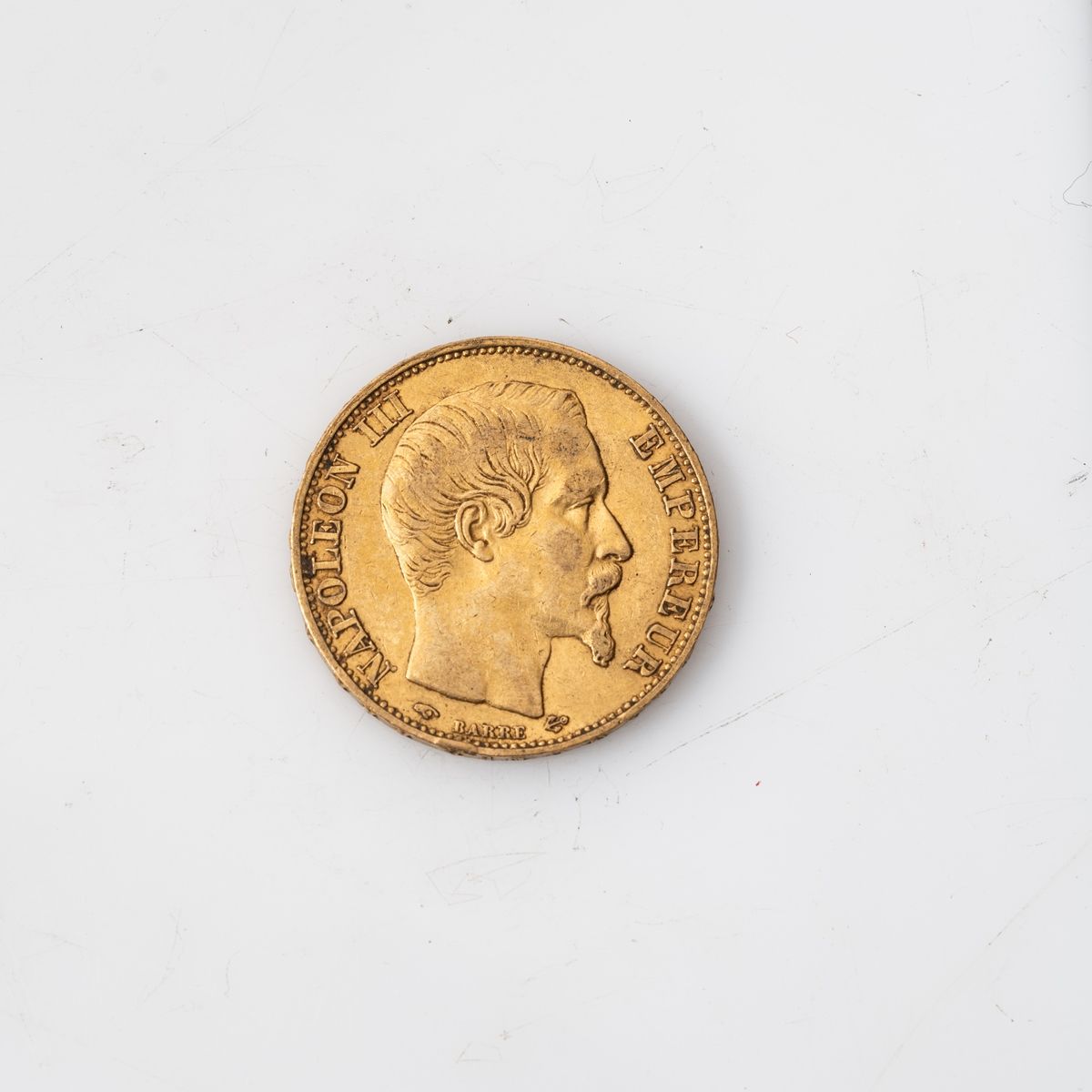 Null Une pièce en or de 20 Francs Napoléon III tête nue (1856, A).

Poids : 6,45&hellip;