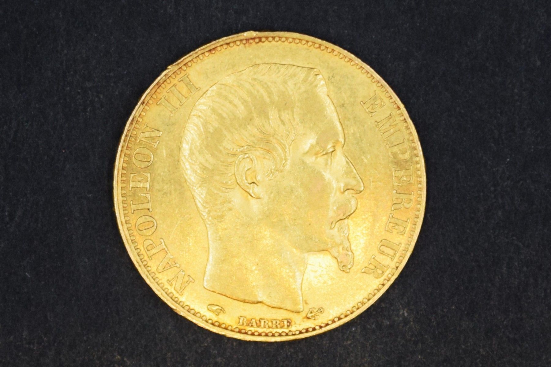 Null Pièce de 20 Francs Napoléon III tête nue (1856, A).
Poids : 6.42 g.