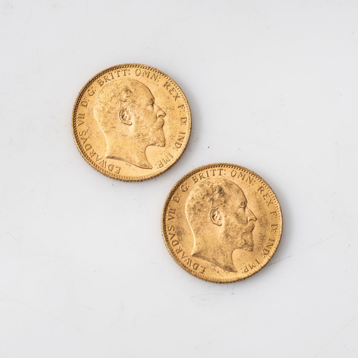 Null Deux pièces en or d'1 Souverain Edouard VII (1903 x 2).

Poids : 15,96 g.