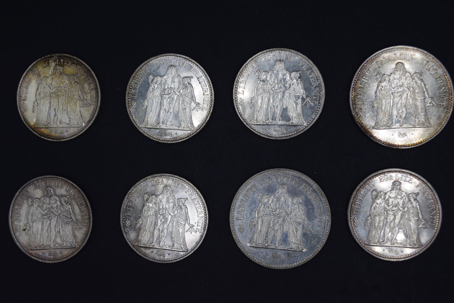 Null Vingt-trois pièces en argent de type Hercule :
- 50 francs (x 6)
- 10 franc&hellip;