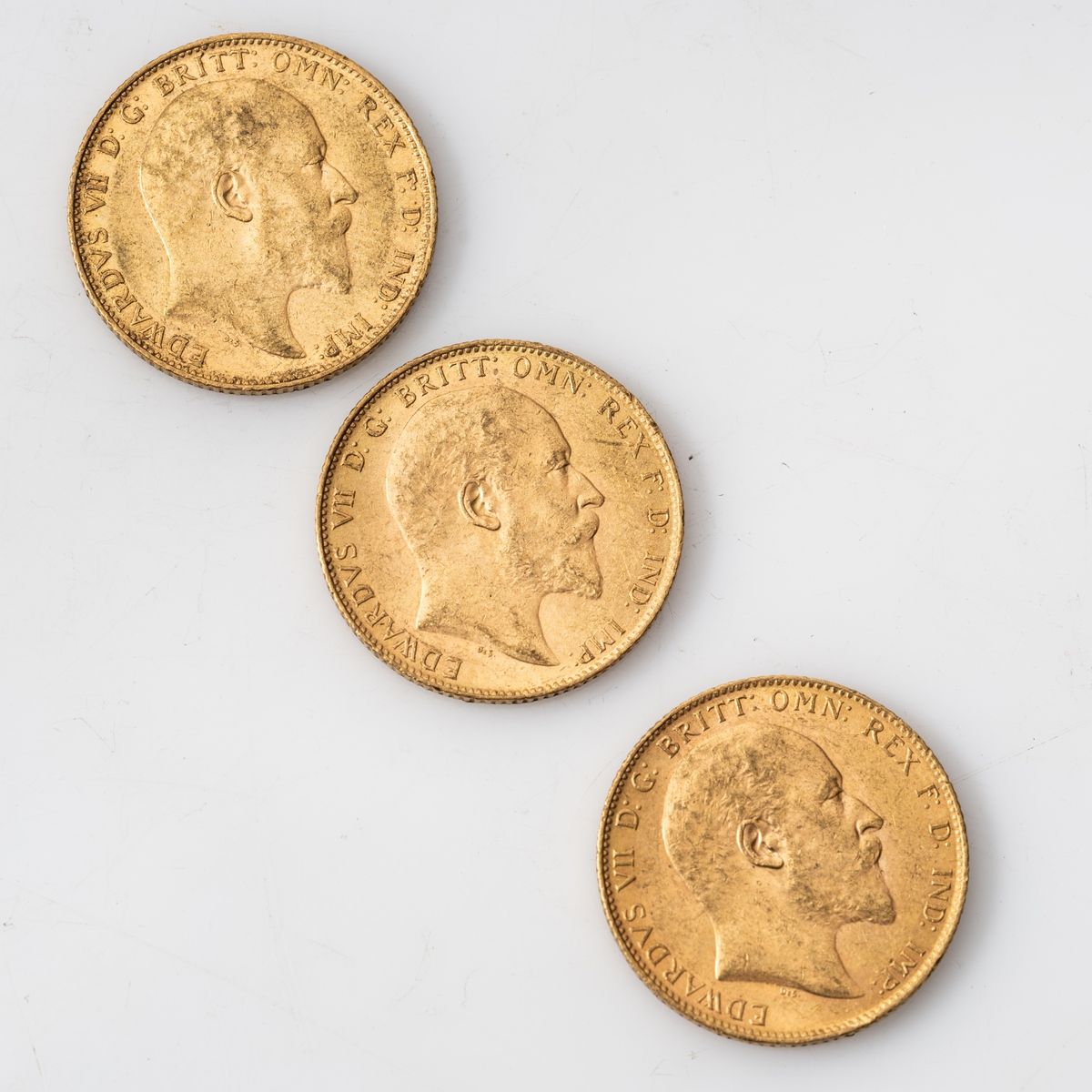 Null Trois pièces en or d'1 Souverain Edouard VII (1904 x 3).

Poids : 23,94 g.