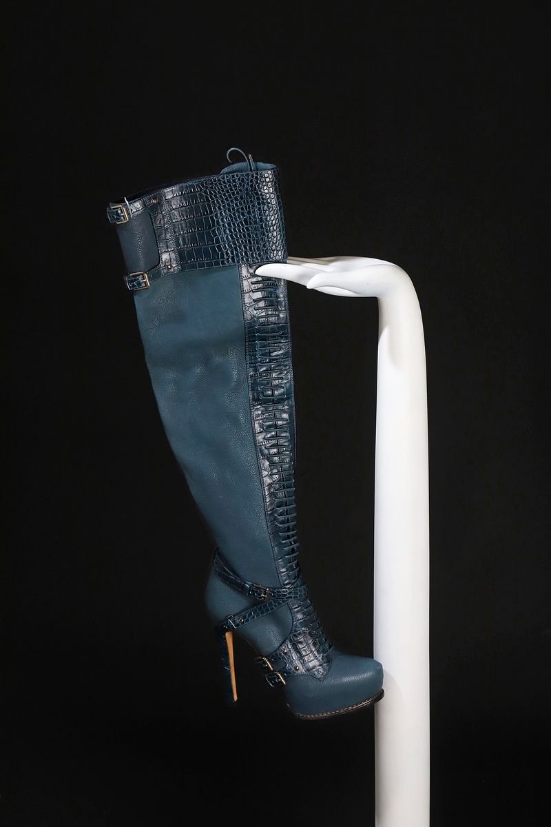 Null DIOR 

Pair of thigh-high boots in grained duck leather with reptile-style &hellip;
