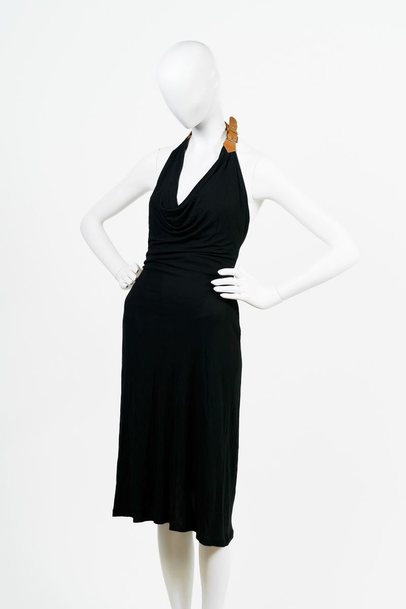 Null 盖伊-拉罗舍 

黑色不对称流线型连衣裙，颈部有皮质绑带和配套标签。 
略有磨损。 

尺寸：44 码。