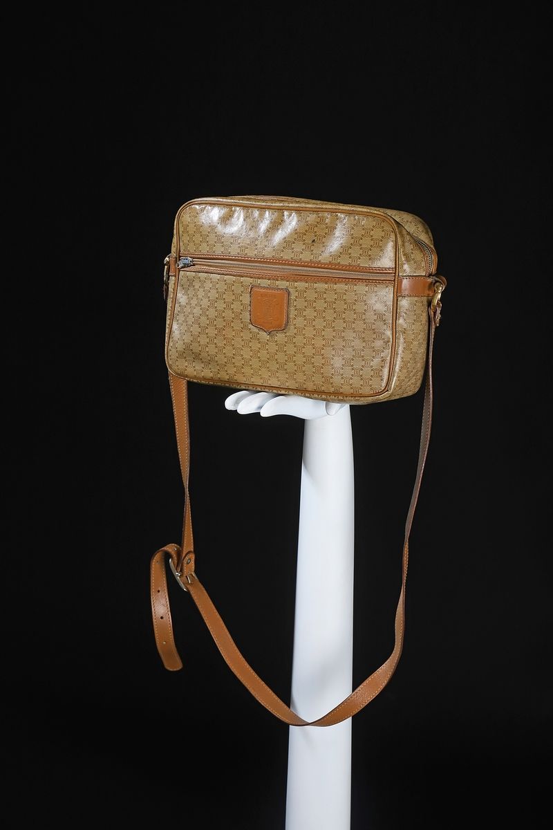 Null CELINE 

Petit sac porté épaule ou bandoulière en cuir et toile Macadam à d&hellip;