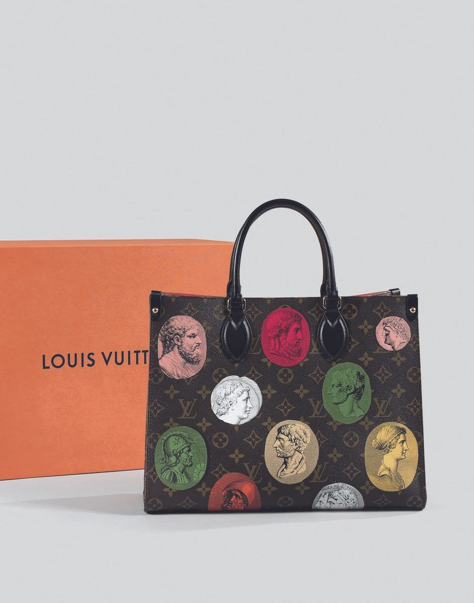 Null LOUIS VUITTON X FORNASETTI
2022

Monogram cameo" shopping bag, in monogramm&hellip;