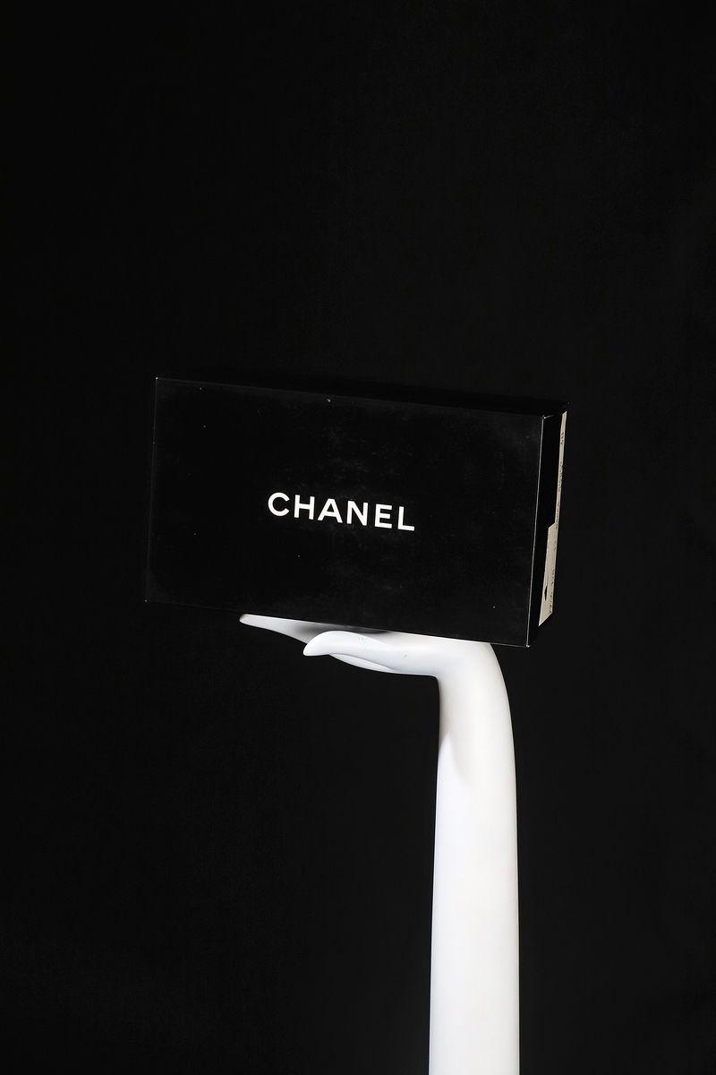 Null CHANEL

Empty store box. 
Wear and tear.

Dimensions : 16.5 x 29 x 8 cm
