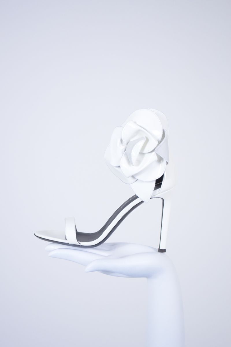 Null GIUSEPPE ZANOTTI 

Pair of white patent leather high-heeled sandals, each e&hellip;