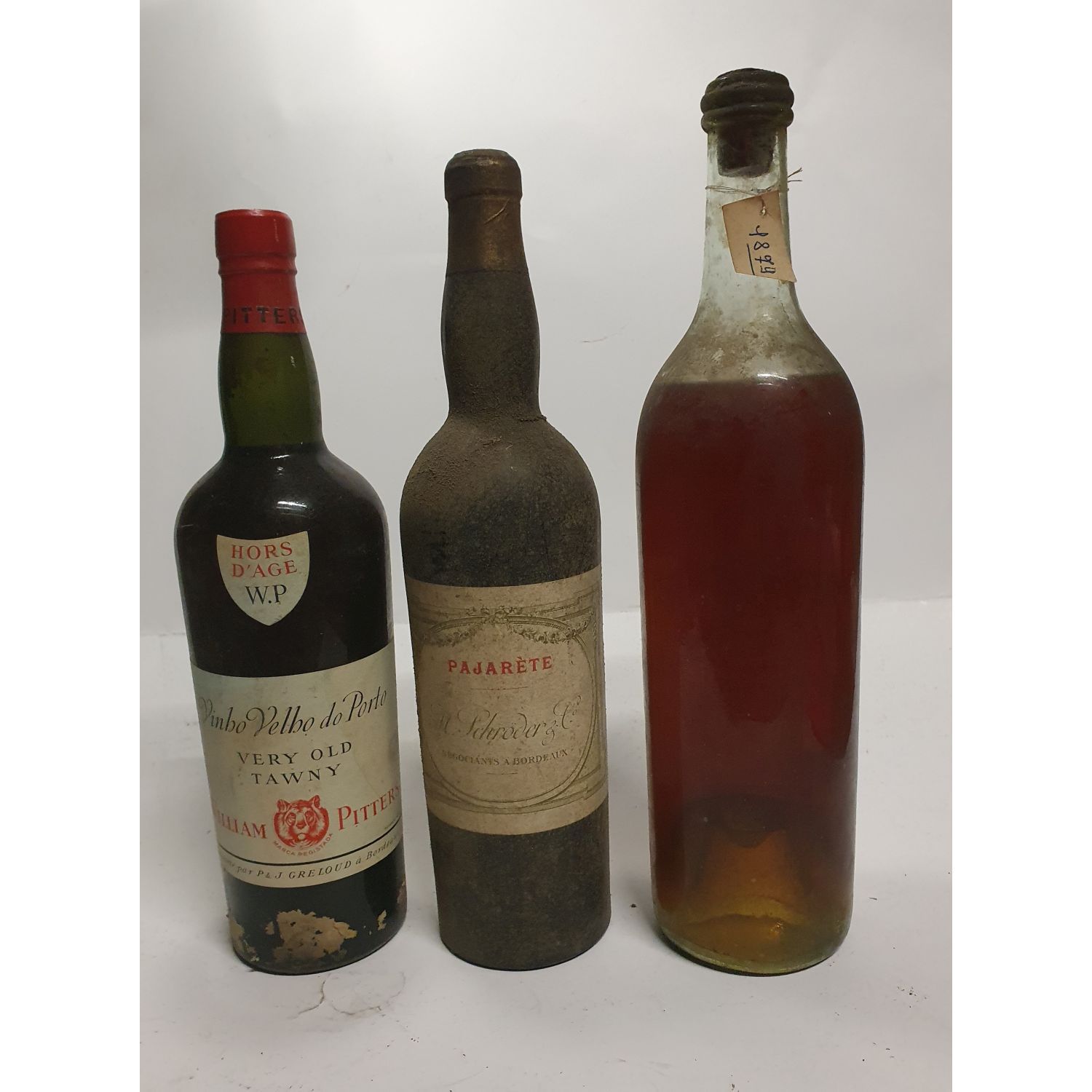 Null Set di 3 bottiglie

1 bottiglia COGNAC, ? 1879 (annata scritta a mano) SE, &hellip;