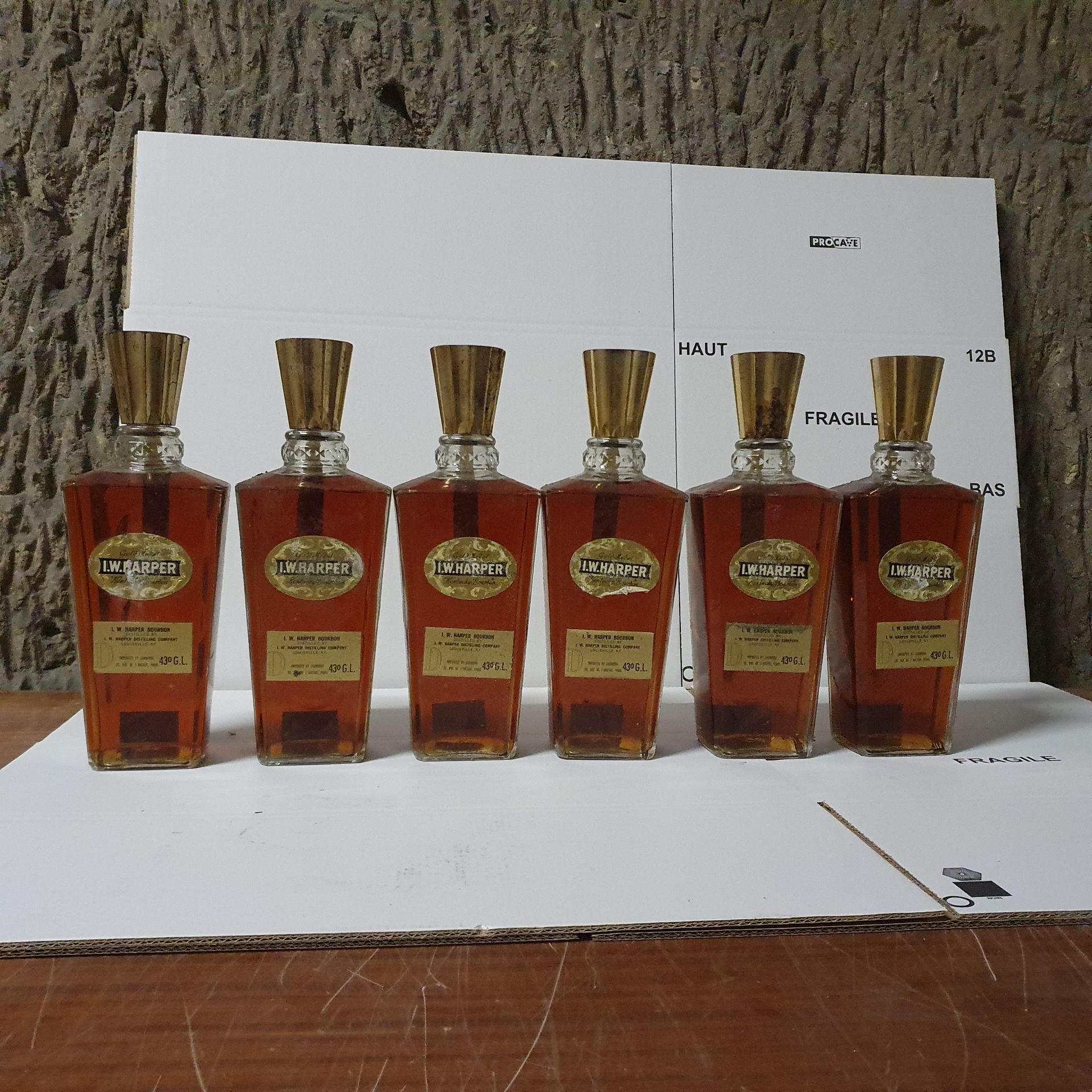 Null 一套11瓶 6瓶BOURBON, Harper 4瓶WHISKY, 12年, Speyside和1瓶WHISKY, Chivas Regal