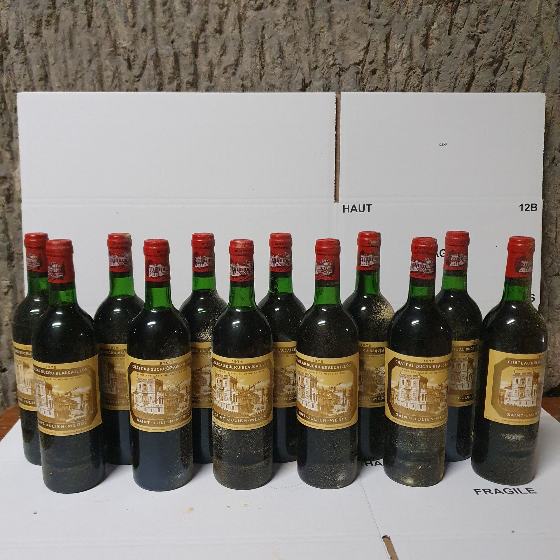 Null 12 botellas Château DUCRU-BEAUCAILLOU, 2° cru Saint-Julien 1975 CB 1TLB, 1L&hellip;