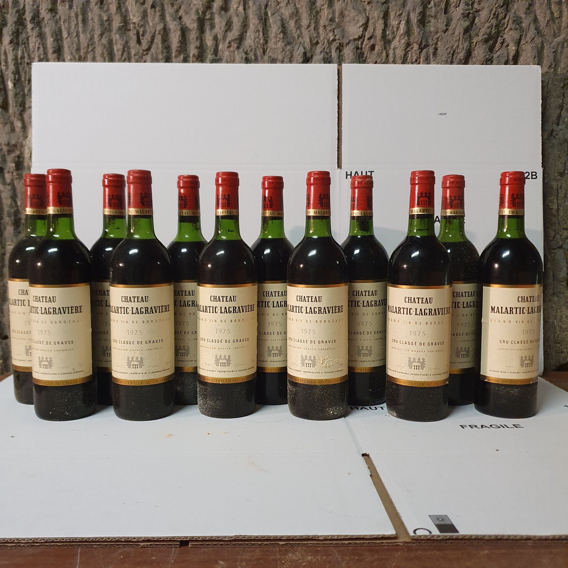 Null 12 bottiglie Château MALARTIC-LAGRAVIERE, Pessac-Léognan 1975 CB 2LB, 1MB