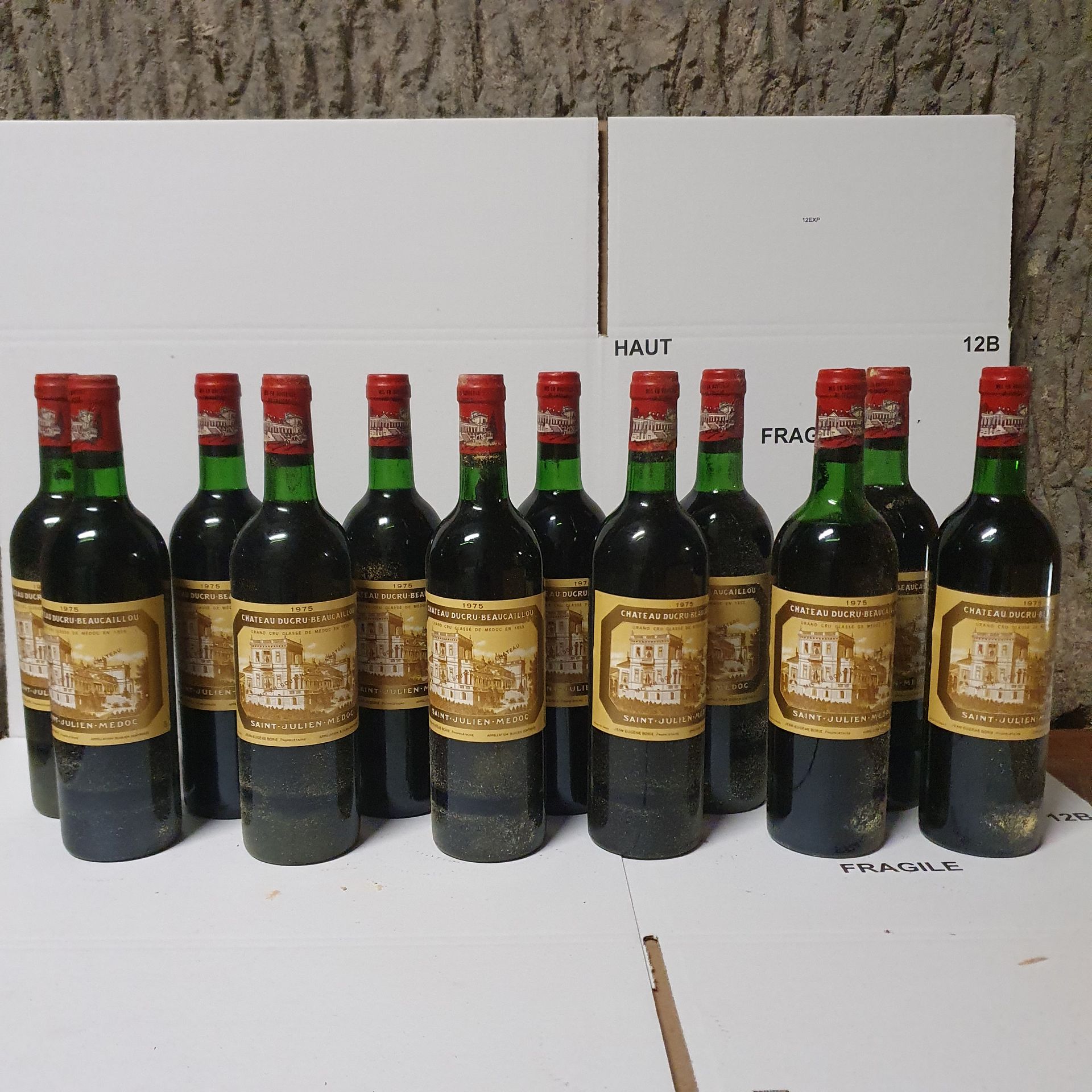 Null 12 bottiglie Château DUCRU-BEAUCAILLOU, 2° cru Saint-Julien 1975 CB 1MB, 2J
