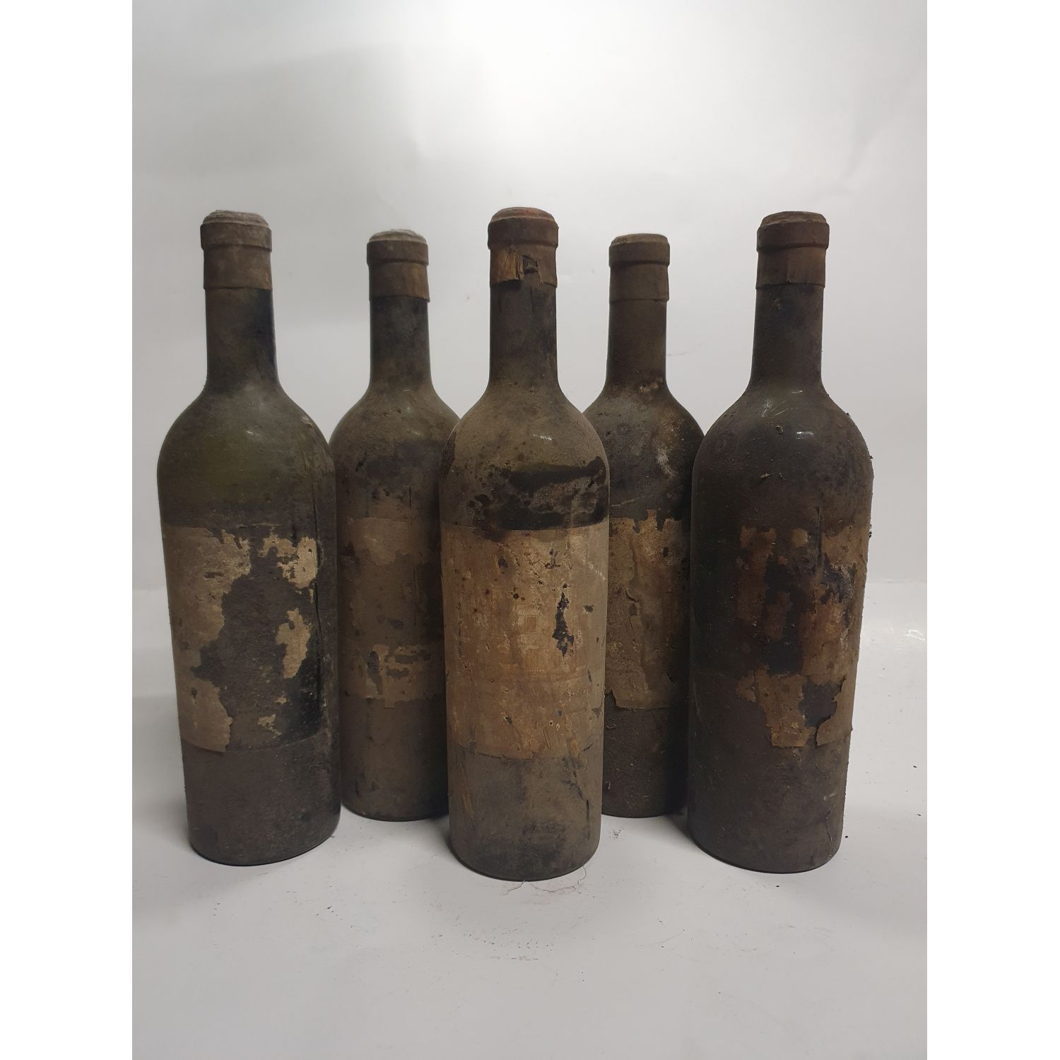 Null 5 botellas Château HAUT-BRION, 1° cru Pessac-Léognan Vintage ilegible ETA, &hellip;