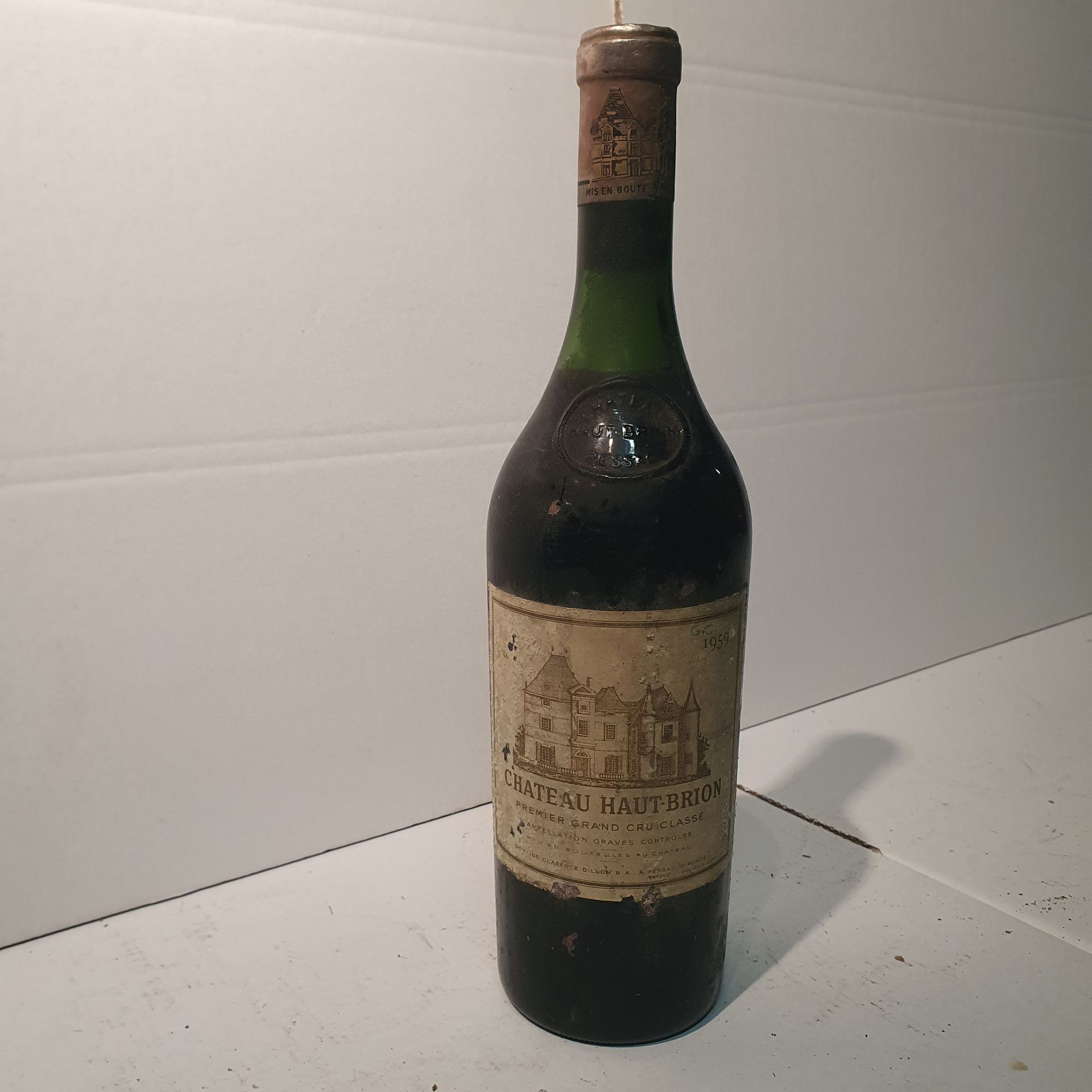 Null 1 bouteille Château HAUT-BRION, 1° cru Pessac-Léognan 1959 Bouchon descenda&hellip;
