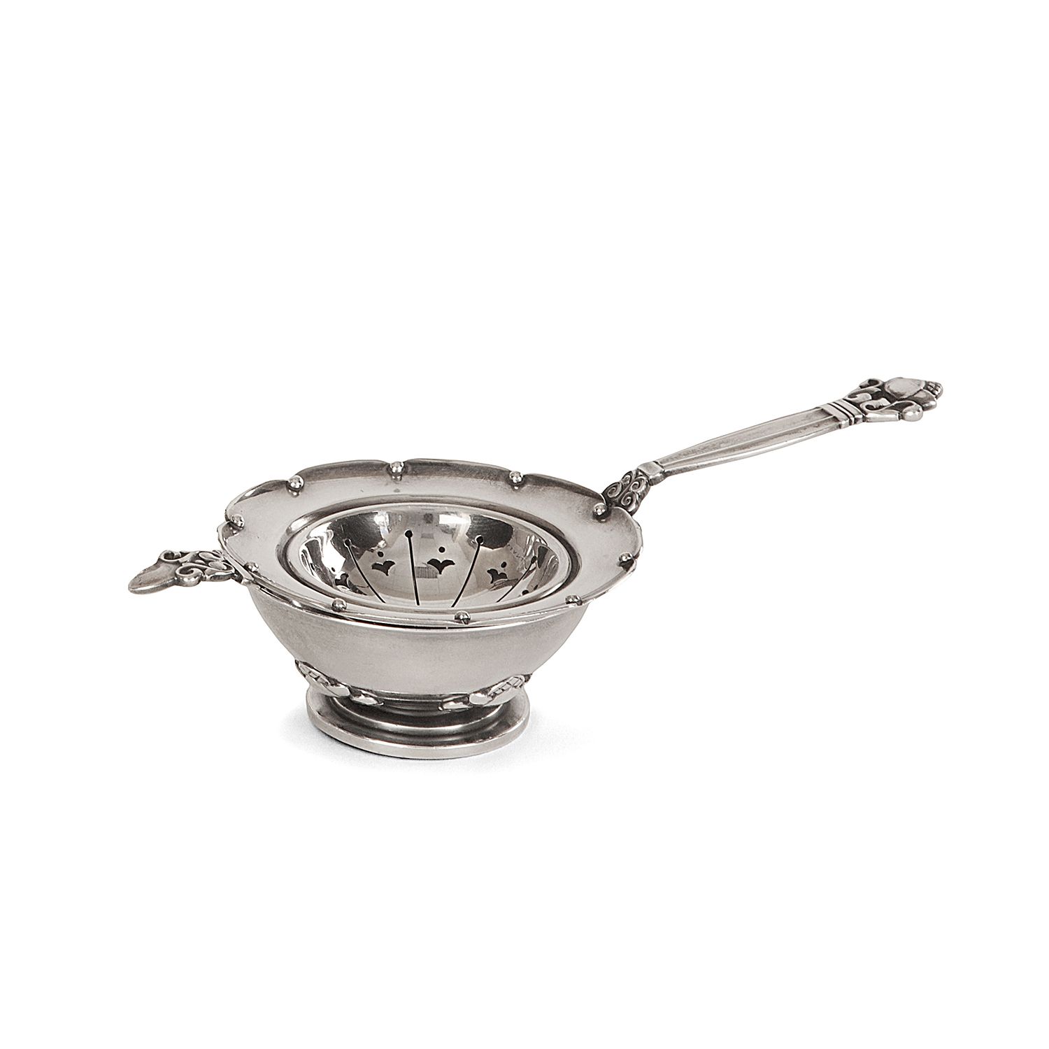 Null GEORG JENSEN (SILVERSMITH) 

Silver tea strainer with stylized vegetal deco&hellip;