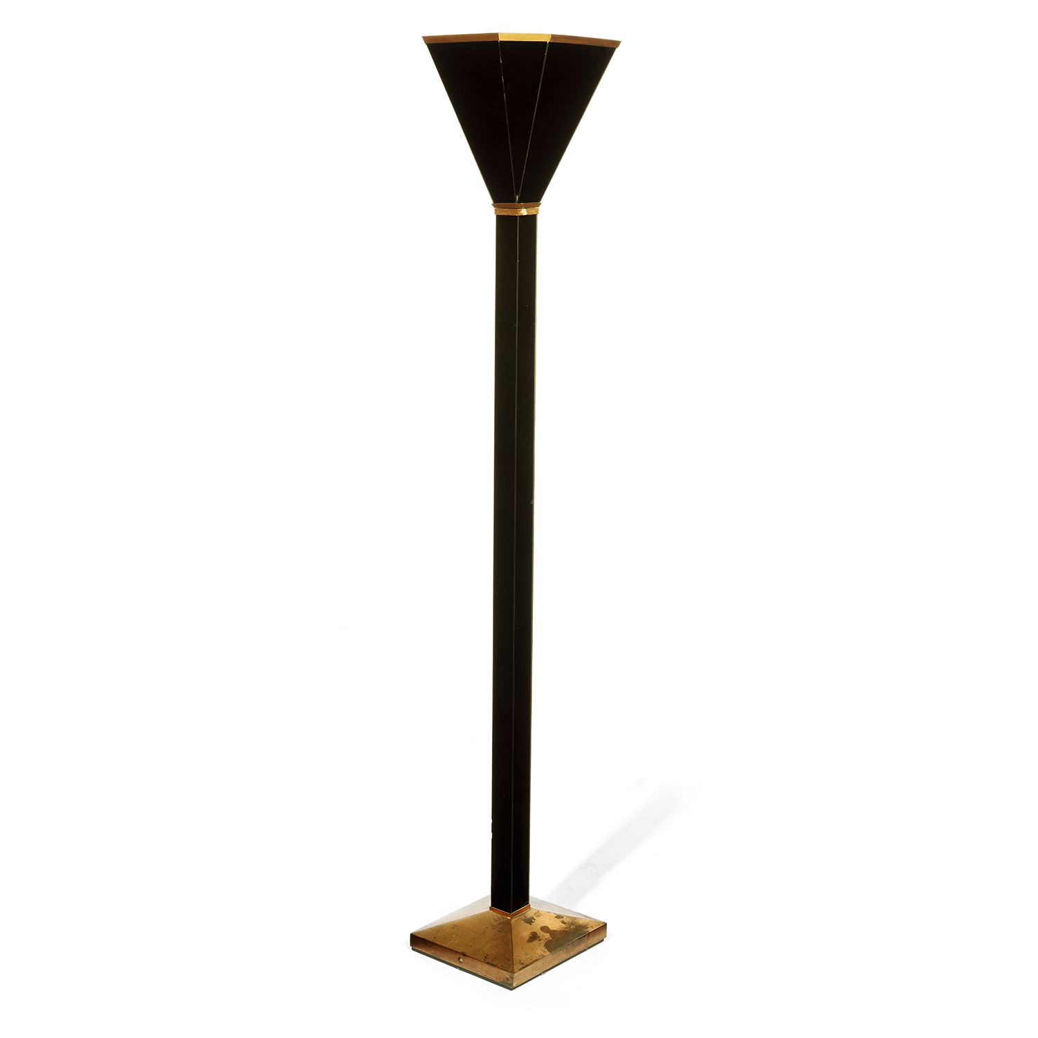 Null 1930'S

Floor lamp with geometrical structure in red copper and black opali&hellip;