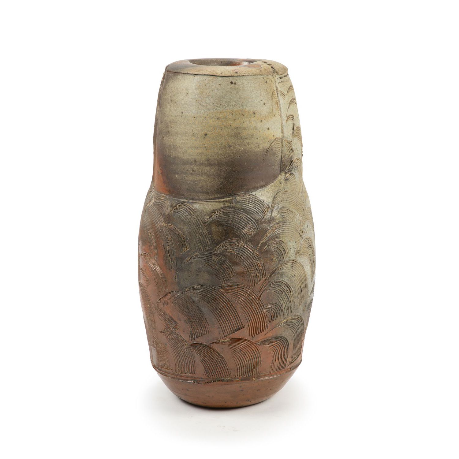 Null 埃里克-阿斯图尔(生于1954年)

炻器卵圆形花瓶，有非洲疤痕装饰，在红棕色背景上施米色和无烟煤釉。刻印签名，日期为93年。

一个砂岩花瓶，非洲疤&hellip;