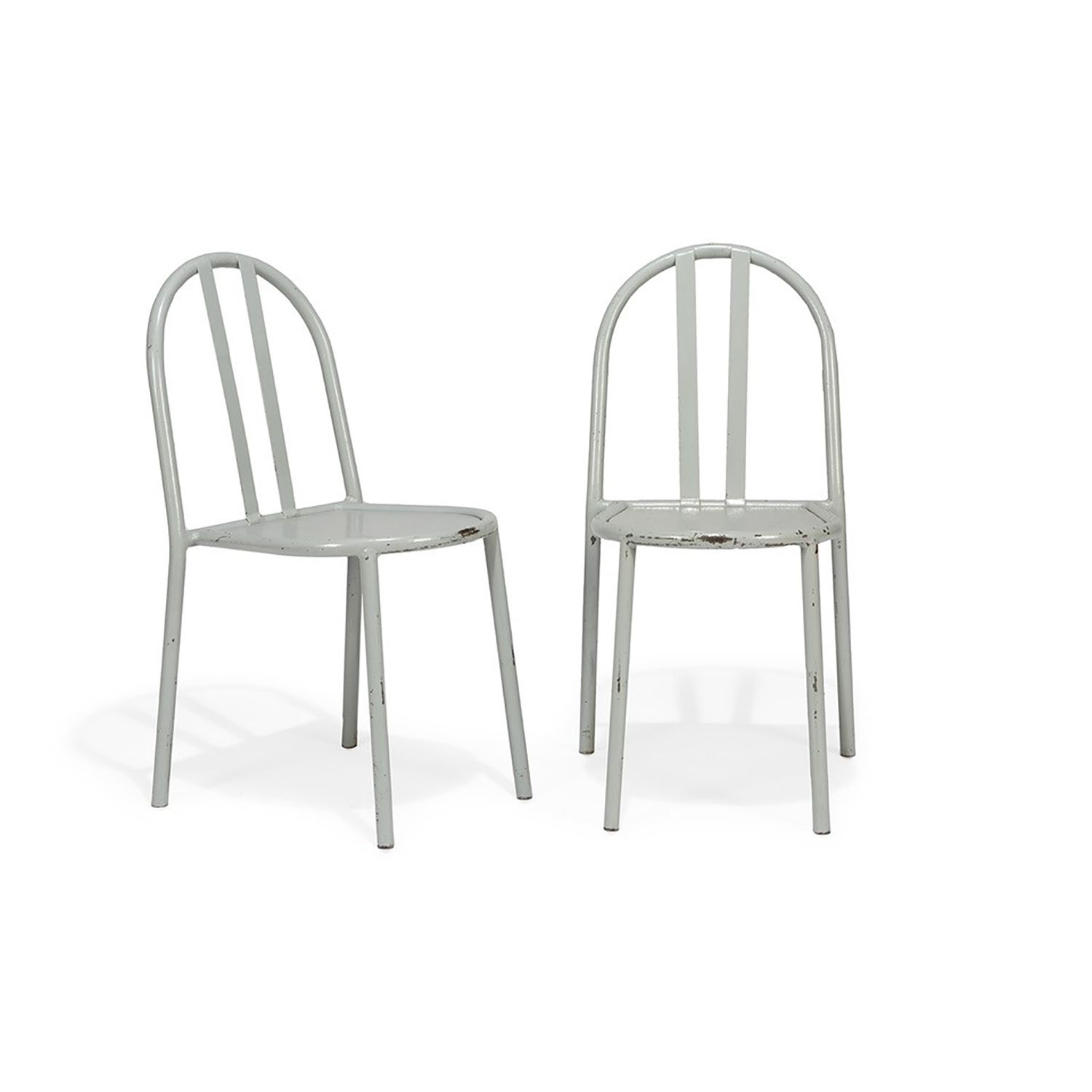 Null 罗伯特-马勒-斯特文斯(1886-1945)

一对现代主义椅子，灰色漆面管状金属结构，背部形成一个由两条带子组成的弧形，座椅形成一个灰色漆面橡木饰面&hellip;