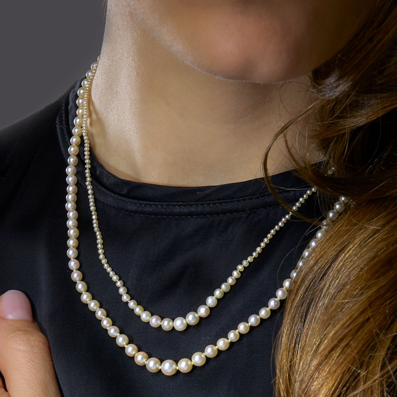 Null DEUX COLLIERS PERLES FINES

Les deux colliers sont composés de perles fines&hellip;