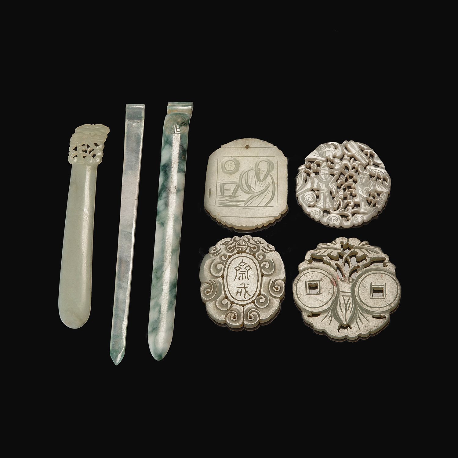 Null 七件套

翡翠和玉石，包括三个针，两个翡翠和一个玉石雕刻和镂空的灵芝；四个青瓷和白玉吊坠，雕刻和镂空的人物和赤龙。

( 芯片)。

中国，19世纪和&hellip;