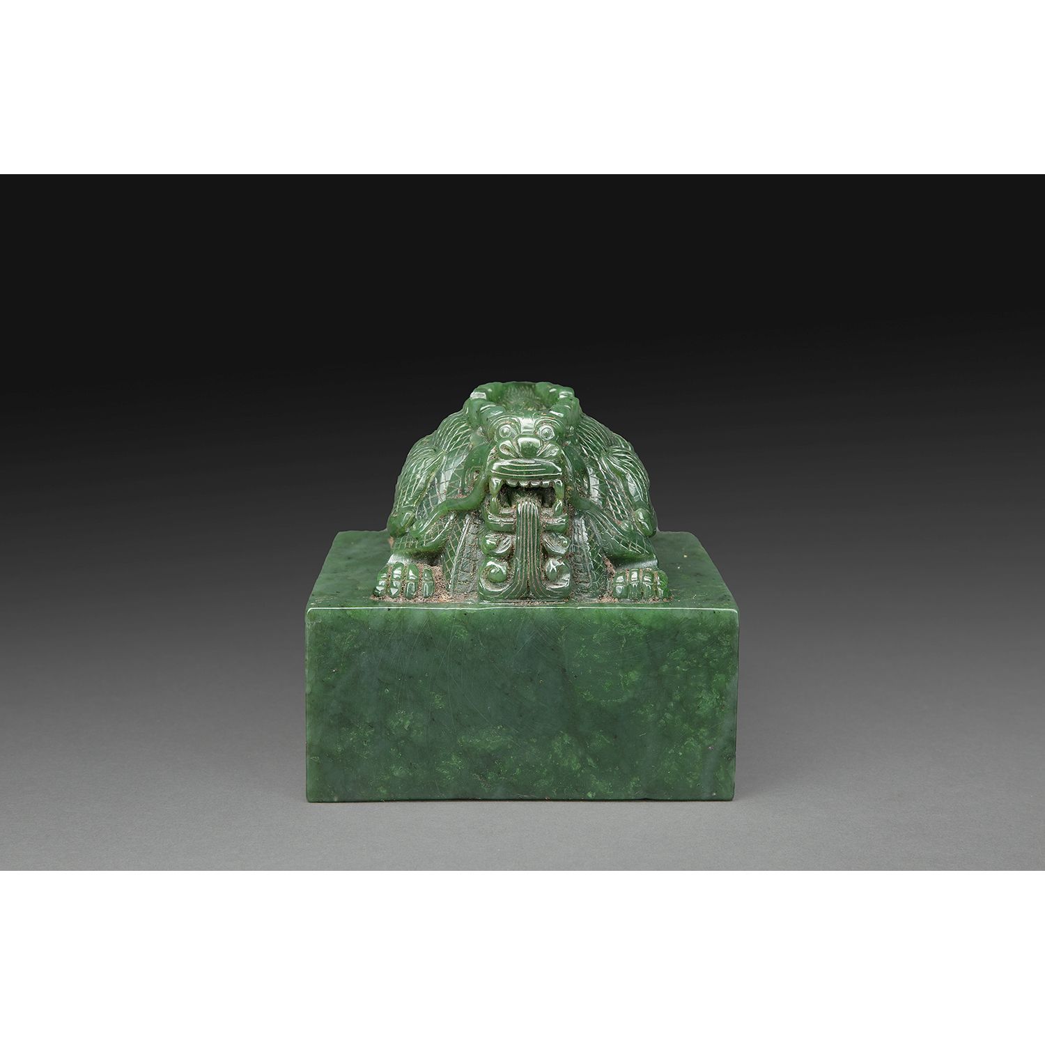 Null IMPORTANT SCEAU
en jade néphrite épinard tacheté de brun-noir, de forme car&hellip;