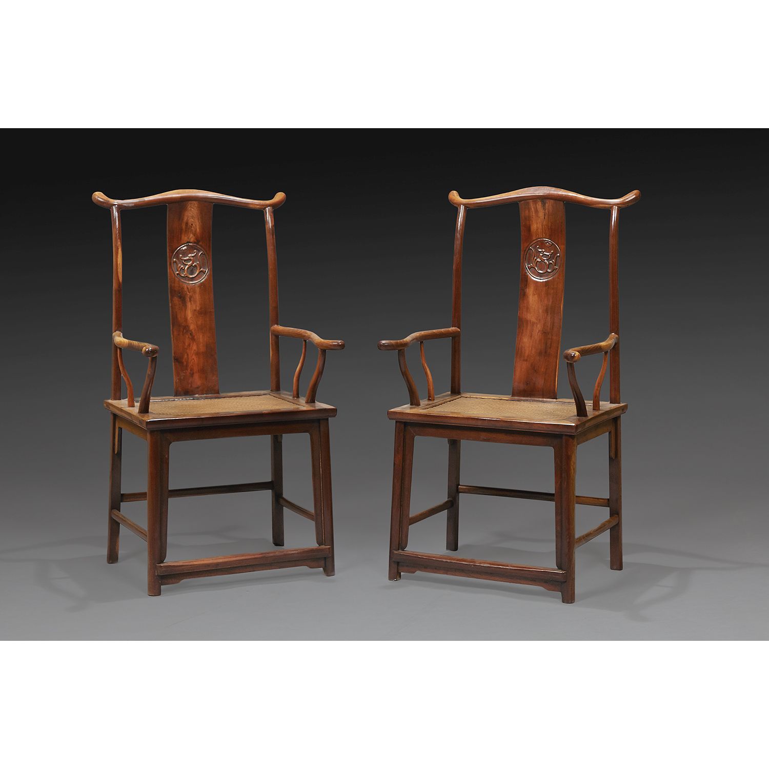 Null PAIR OF 'GUAN MAO YI' CHAIRS
in huanghuali wood, with a "scholar's cap" bac&hellip;