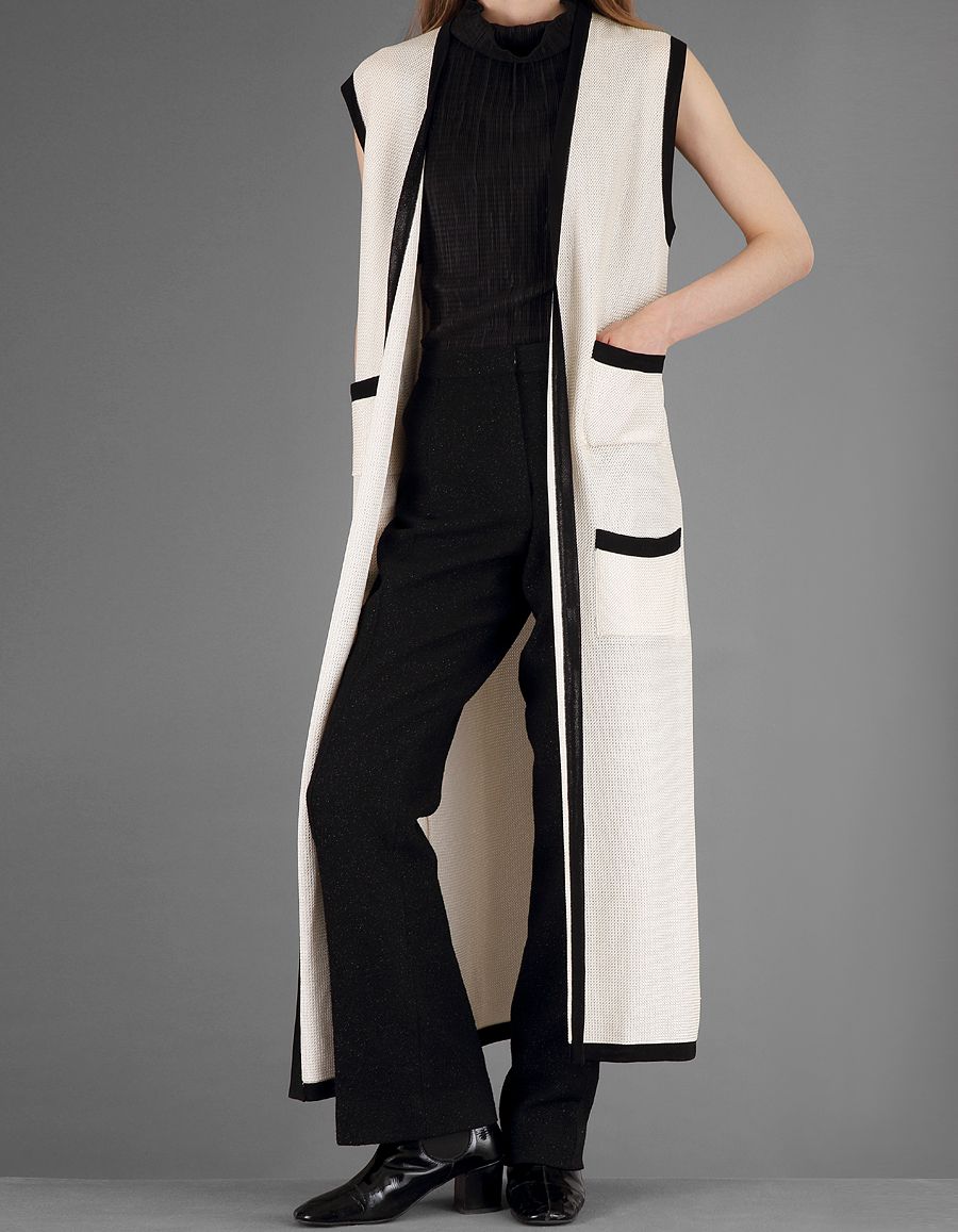 CHANEL Long white and black crochet vest, short sleeves …