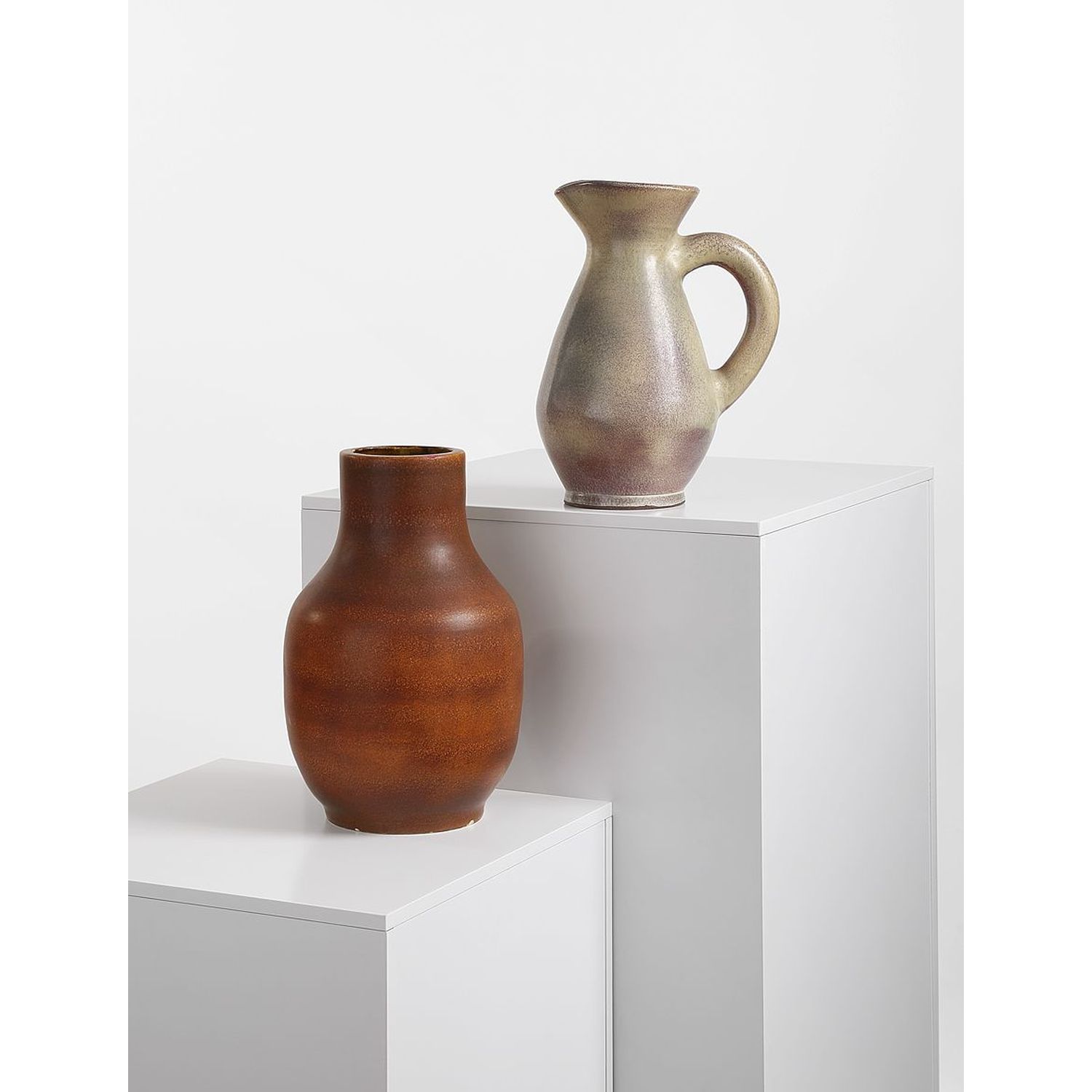 MADOURA Lot comprenant : - Un important vase balustre en faïence émaillée brique&hellip;