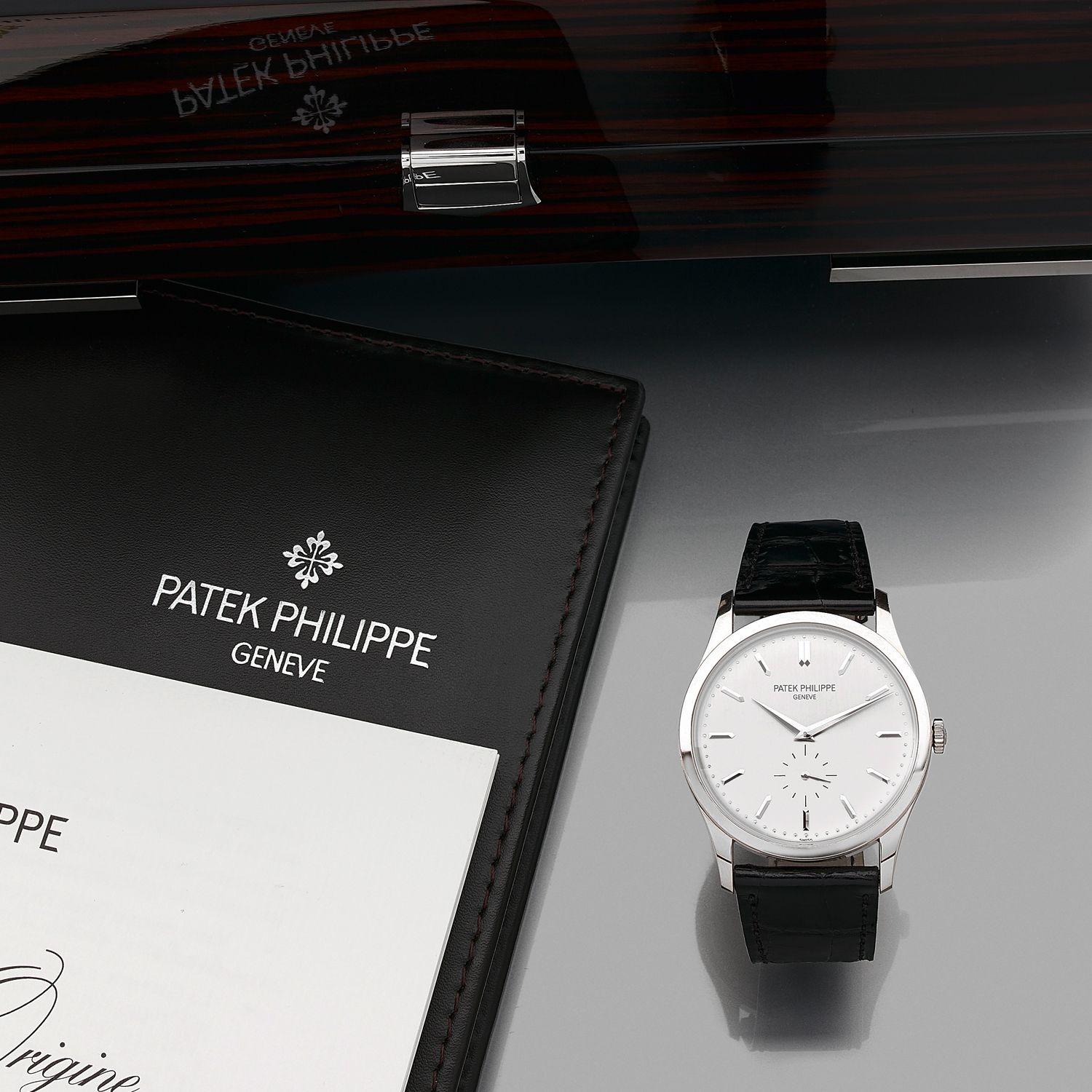 Null patek philippe
calatrava.REF. 5196G
于2017年11月售出。
18K白金手镯式皮革腕表。
表壳：圆形，背夹。
表盘&hellip;