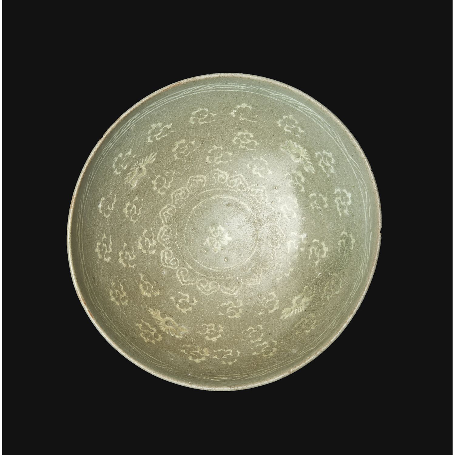 Null SANG'GAM BOWL
in celadon stoneware, incised with white, inside decorated wi&hellip;