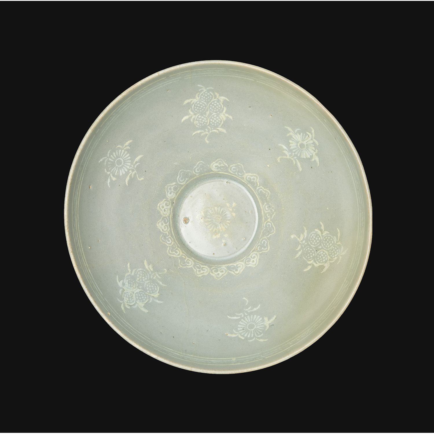 Null 
COPPA SANG'GAM



in porcellana celadon, decorato con smalto bianco sottos&hellip;
