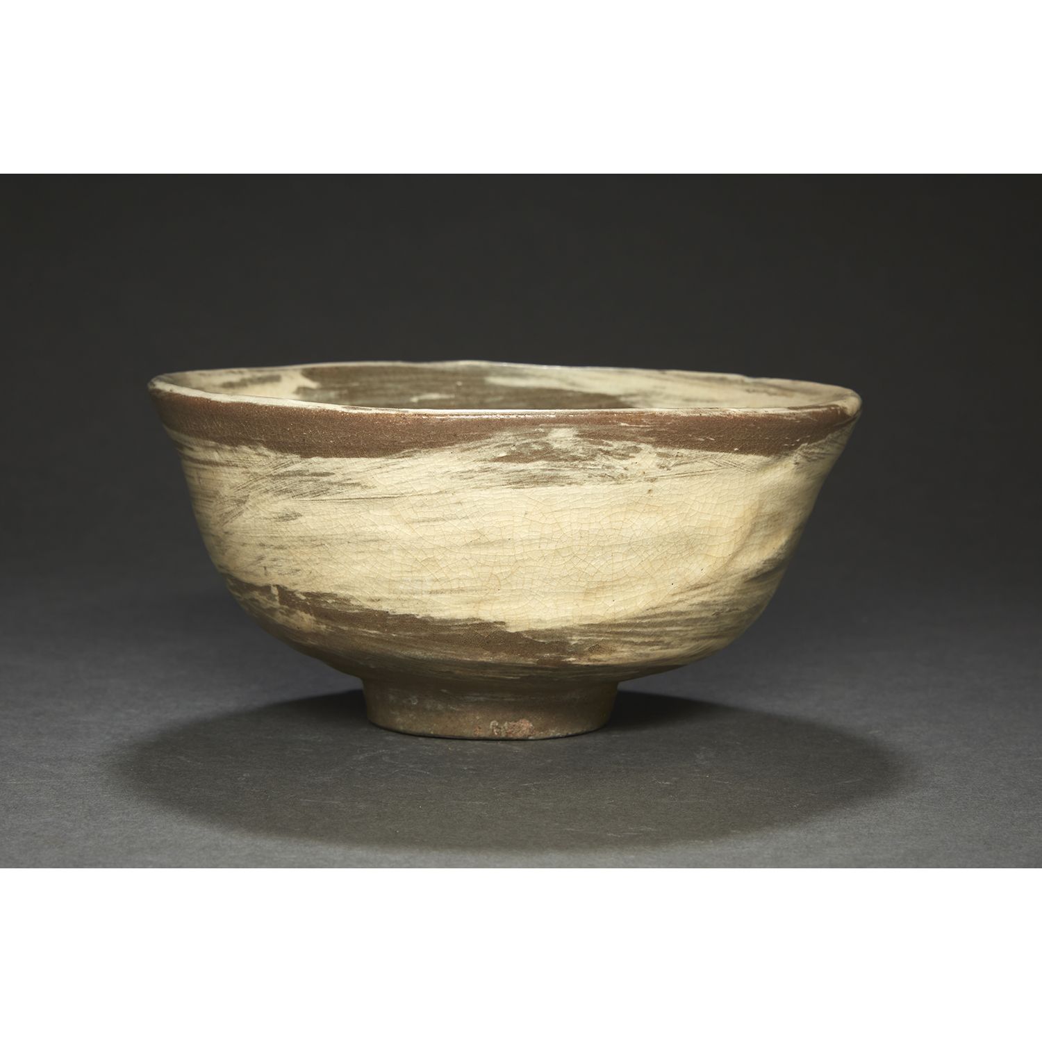 Null PUNCH'ONG BOWL
in white and celadon glazed stoneware, with white brush engo&hellip;