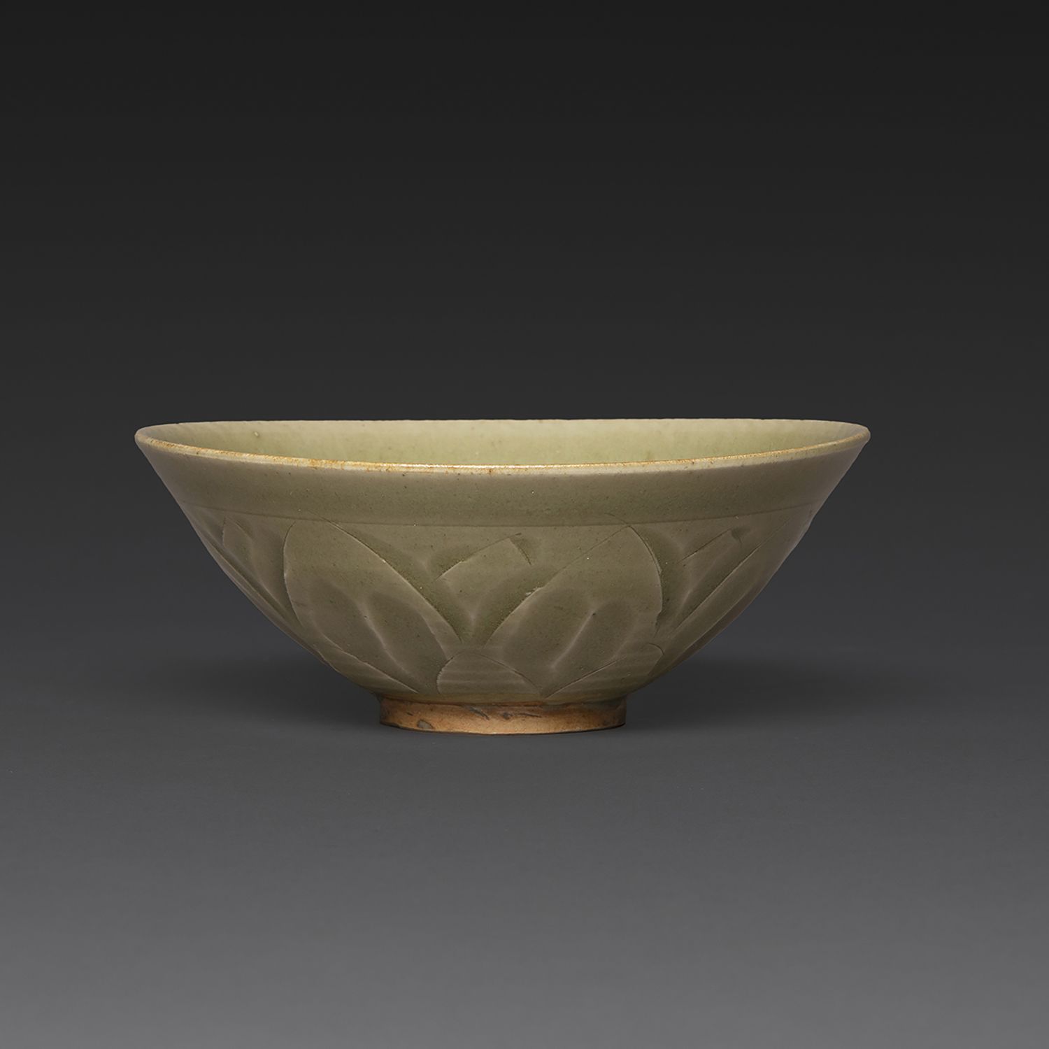 Null YAOZHOU TYPE CUP
in stoneware glazed celadon cracked, with decoration of pe&hellip;