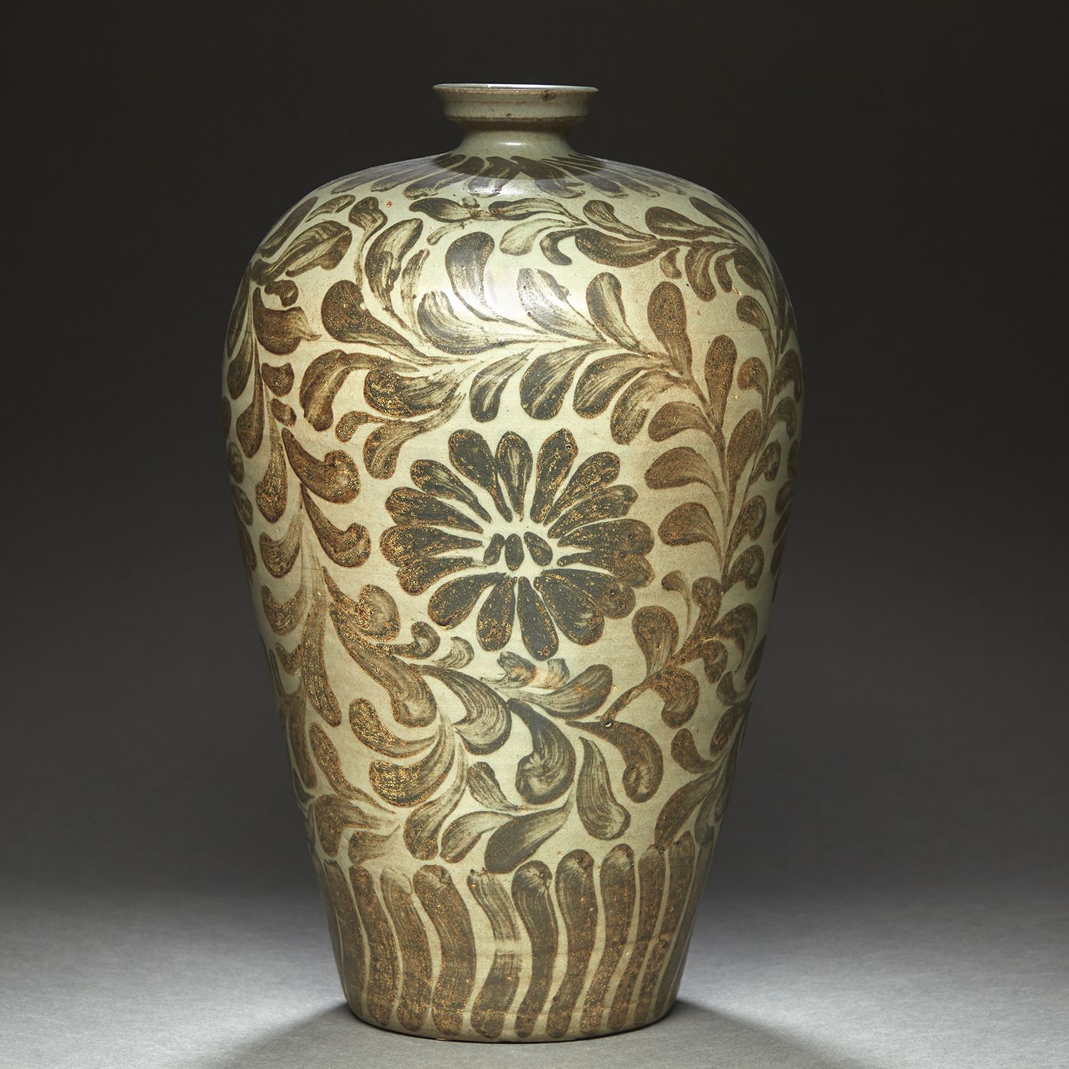 Null RARE MAEBYONG VASE
aus Keramik, braun glasiert auf olivgrünem Grund, mit Bl&hellip;