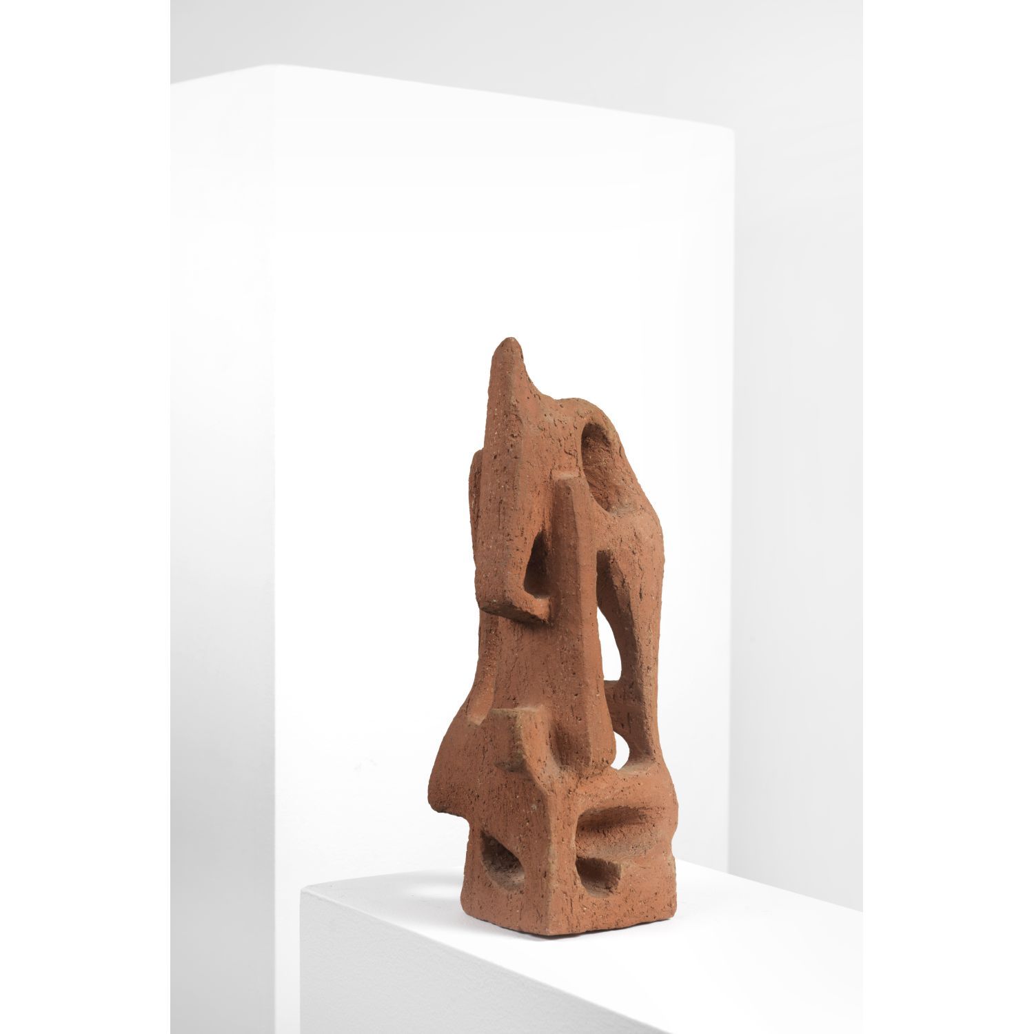 Null GYN GAUSSERAND (1932-2018)
Sculpture en terre chamottée, de forme organique&hellip;