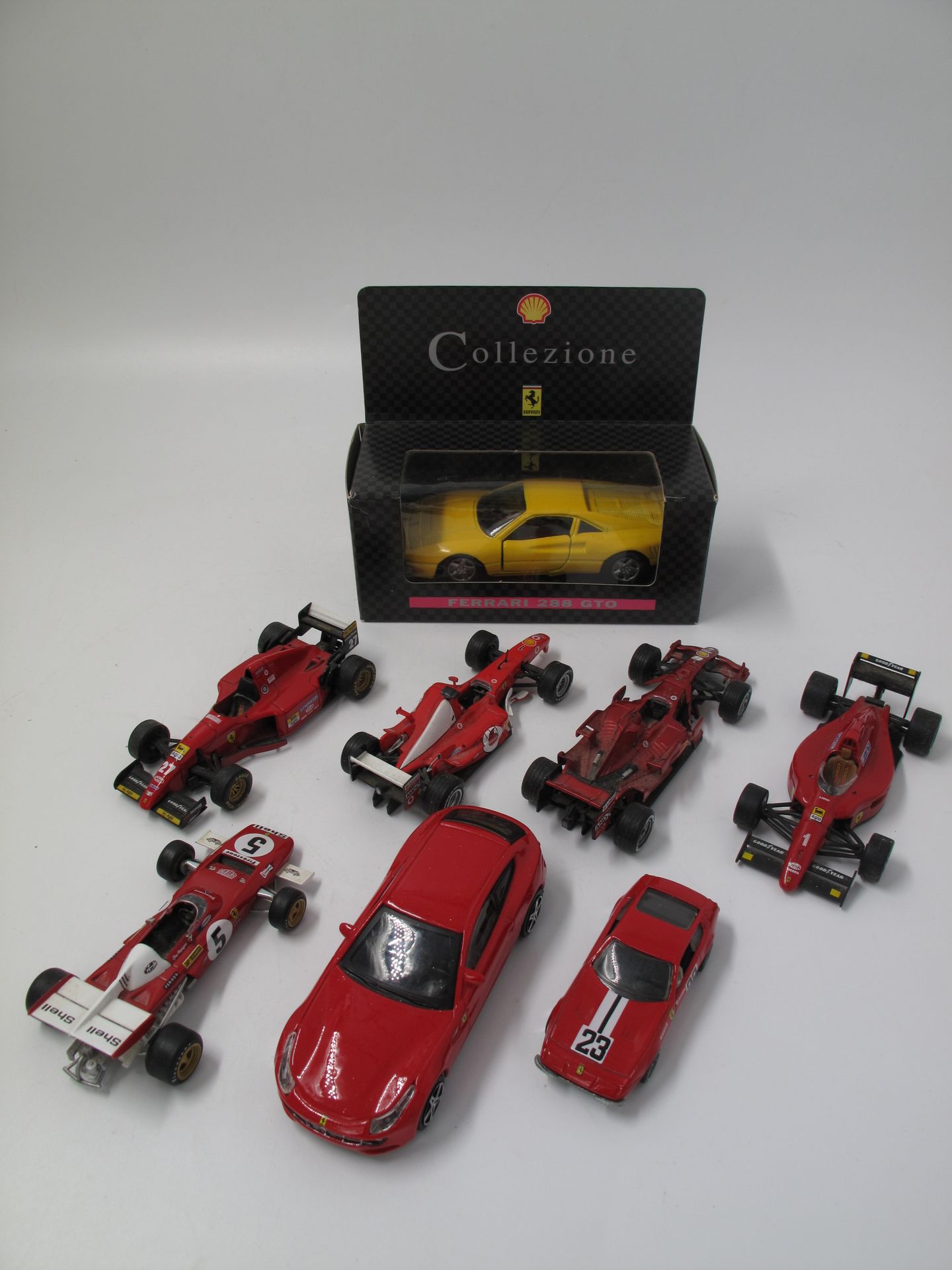 Null FERRARI / BURAGO / MATTEL Set of eight small Ferrari cars - FERRARI, 88 GTO&hellip;