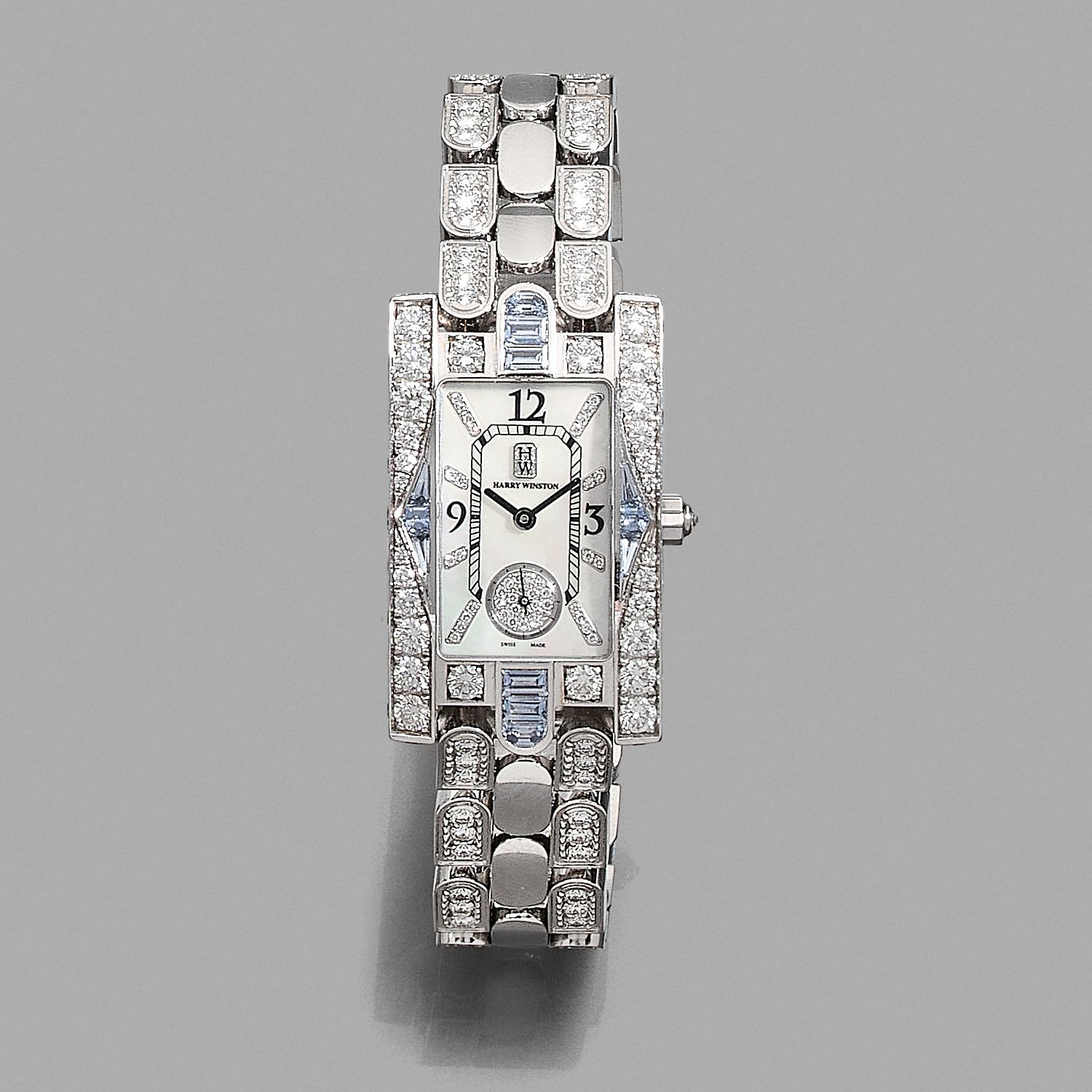 Null HARRY WINSTON AVENUE COLLECTION女士腕表，18K白金，钻石和蓝宝石，具有非常好的珠宝品质。 表壳：长方形，有拉伸装置，两&hellip;