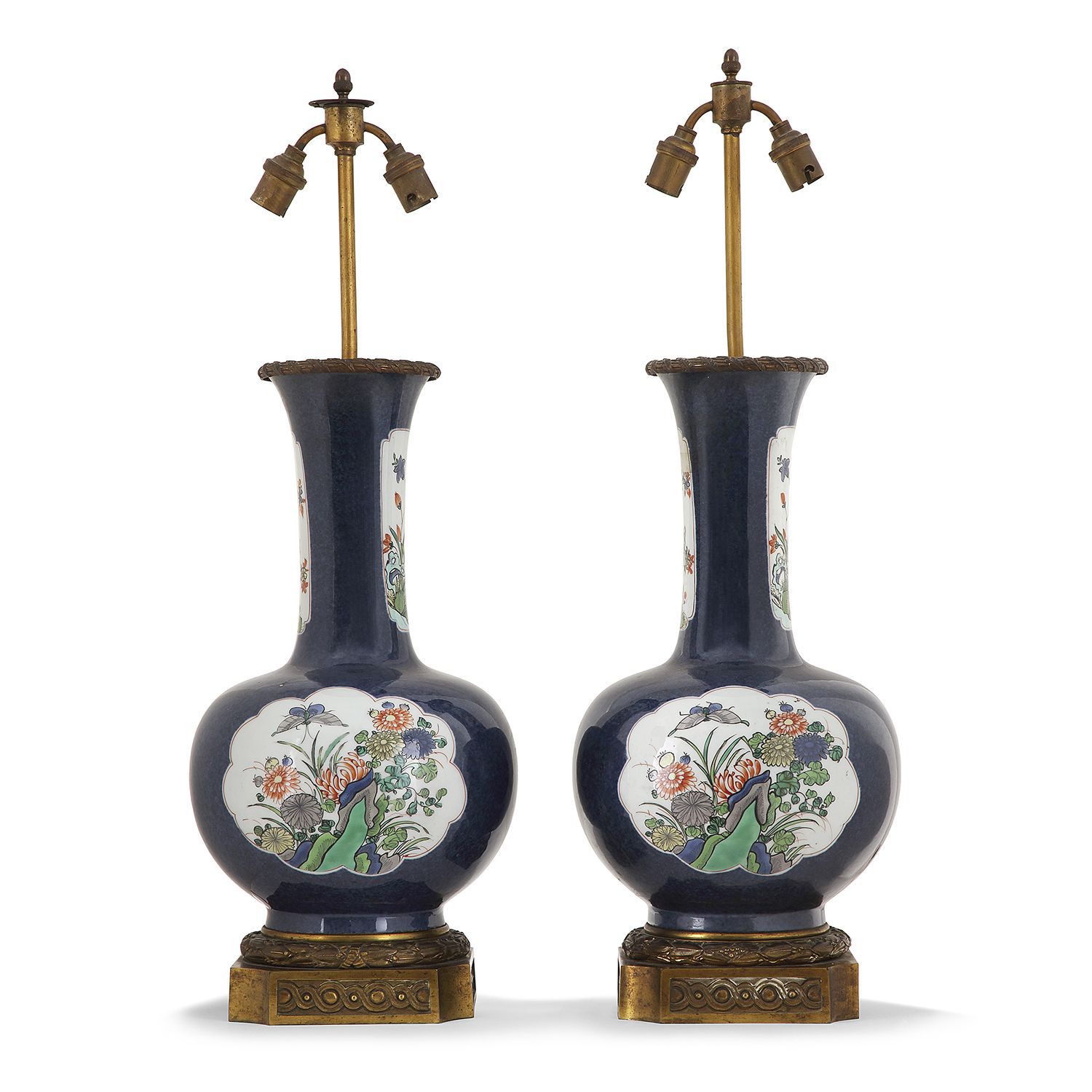 Null PAIRE DE VASES BOUTEILLES, SAMSON, XIX.
Aus Porzellan im Stil des China-Por&hellip;